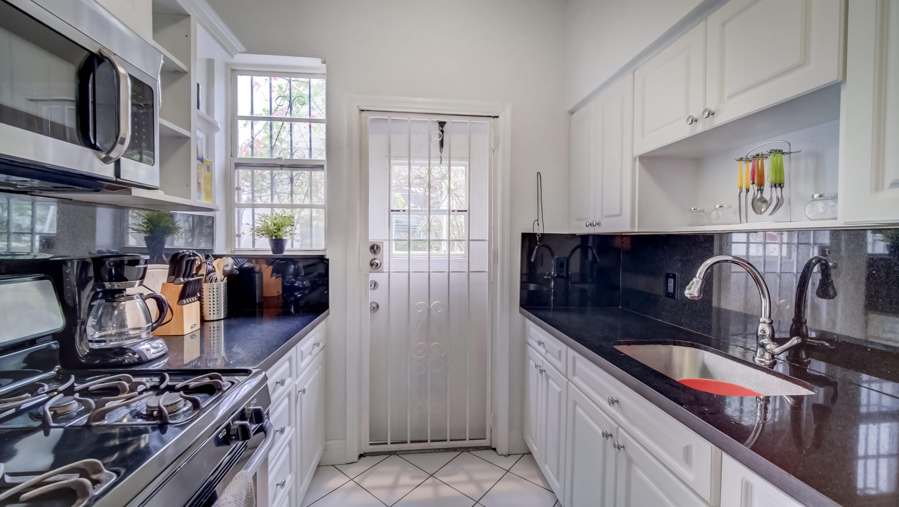 825 Jefferson Avenue 2 Property Photo 9