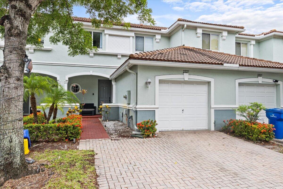 2227 Oakmont Drive Property Photo 1