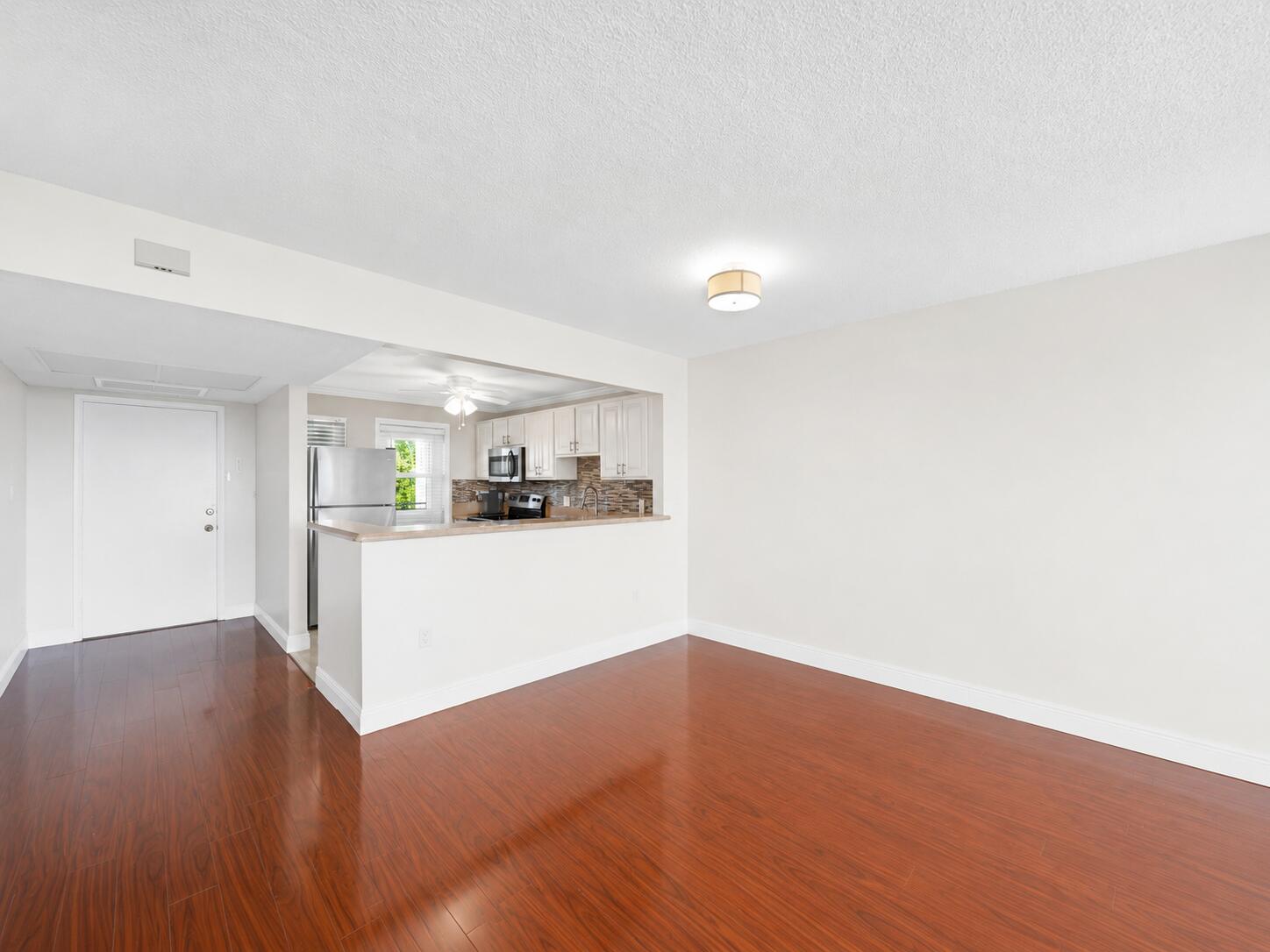 2901 S Palm Aire Drive 609 Property Photo 8