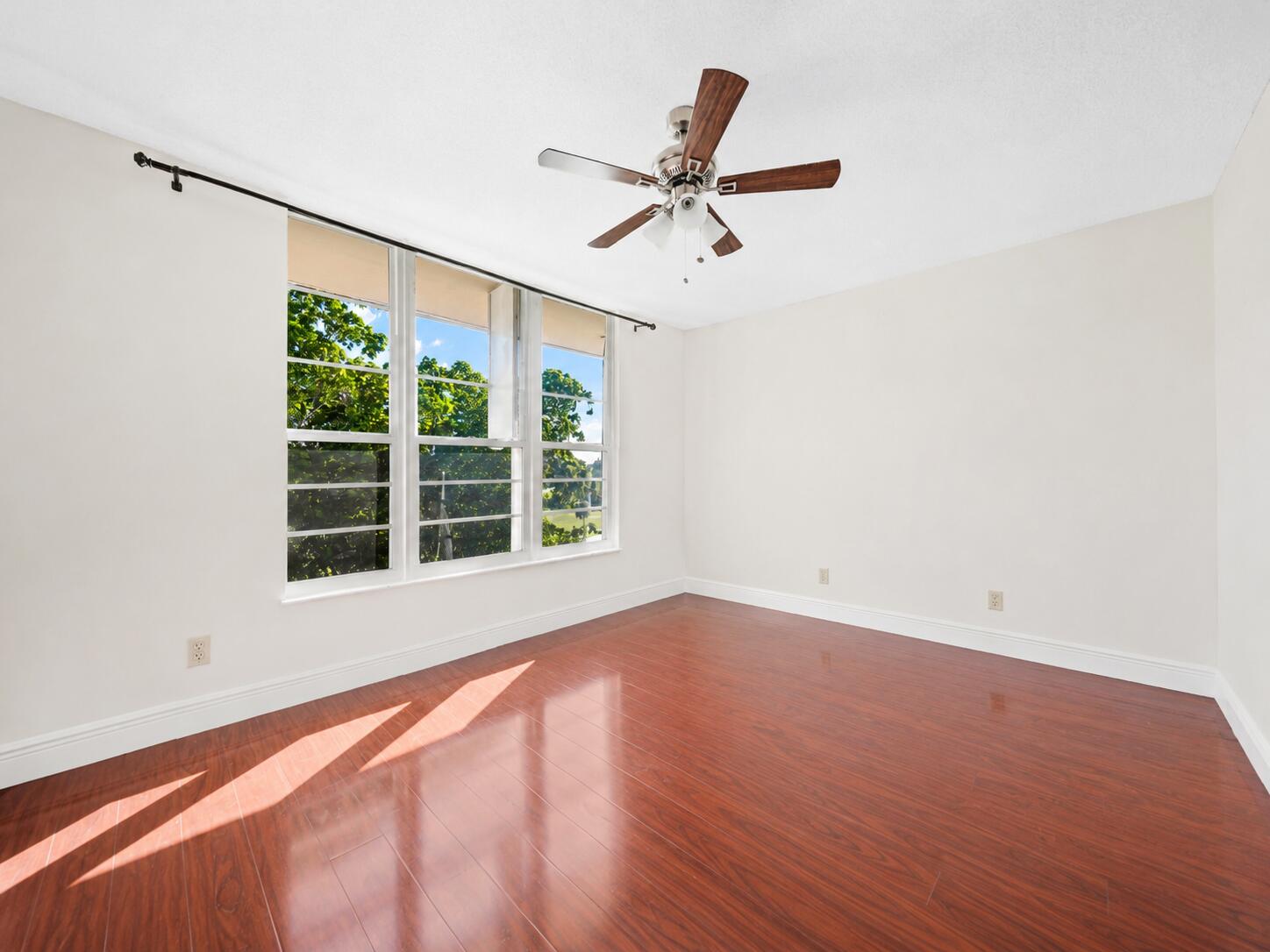 2901 S Palm Aire Drive 609 Property Photo 12