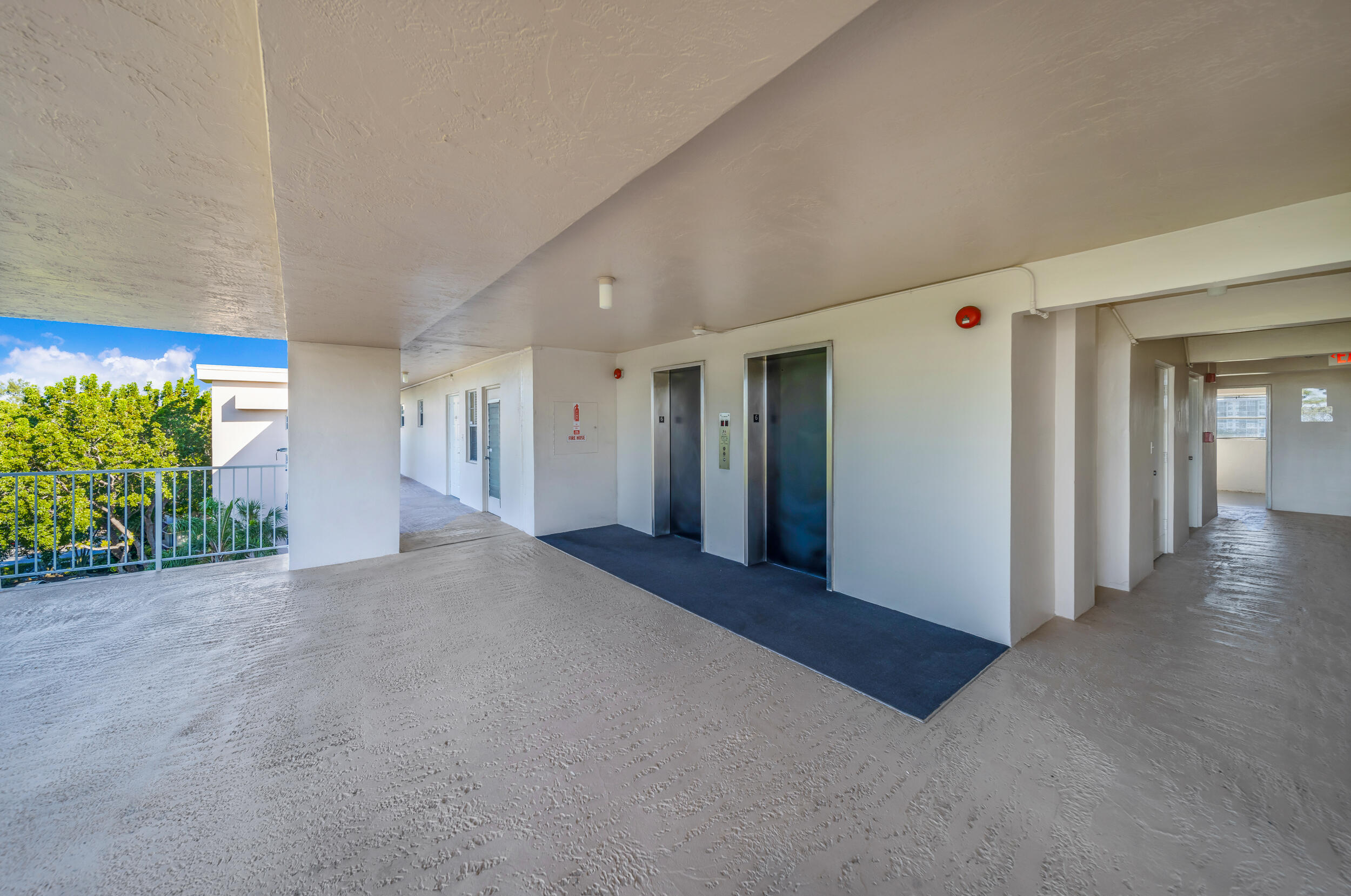 2901 S Palm Aire Drive 609 Property Photo 14