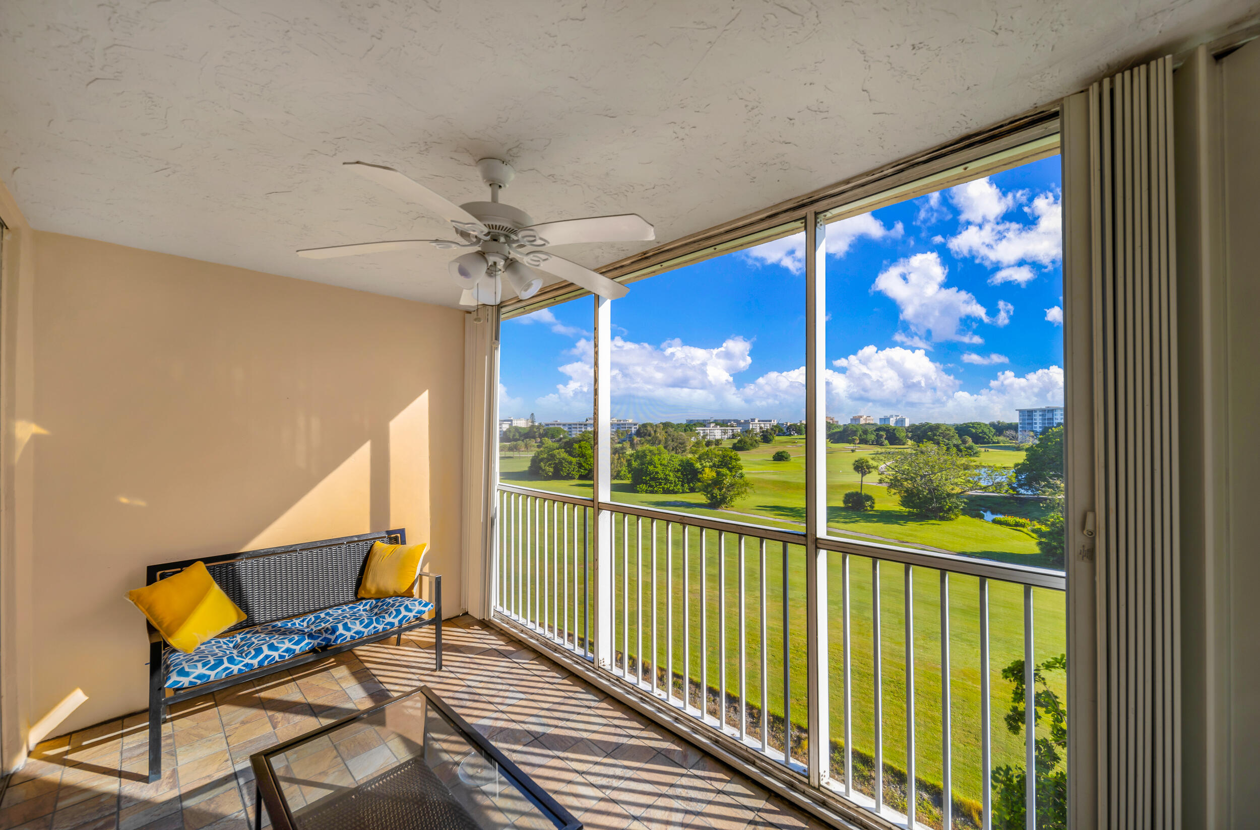2901 S Palm Aire Drive 609 Property Photo 15
