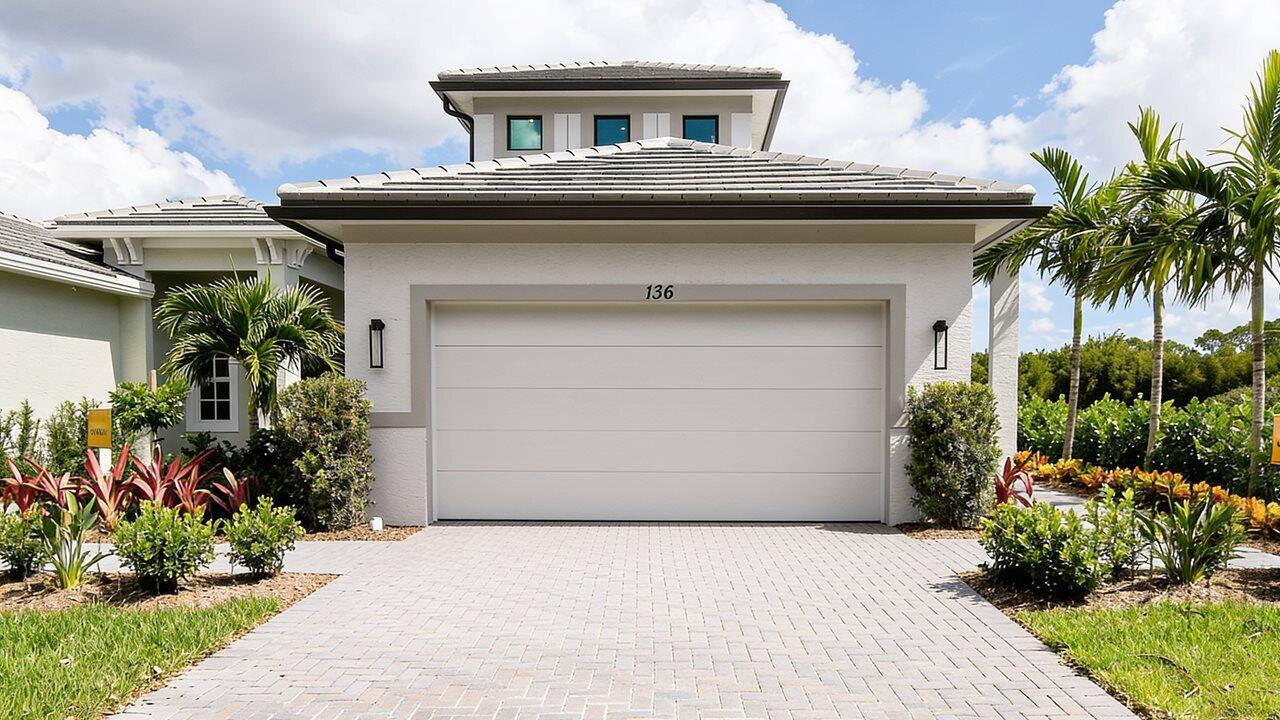 136 Se Via Tirso Property Photo 1