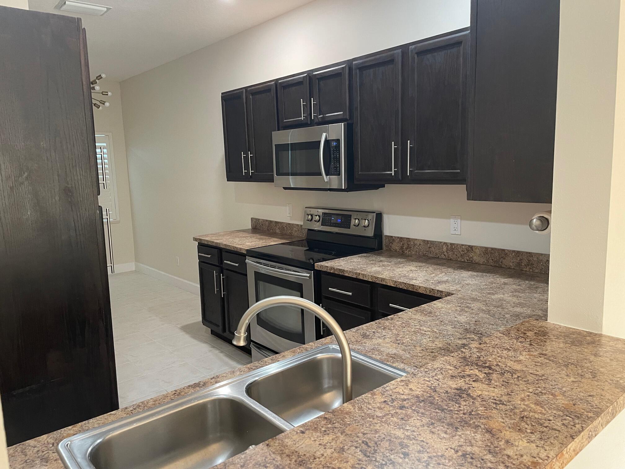 4240 Gator Trace Avenue Unit I Property Photo 6