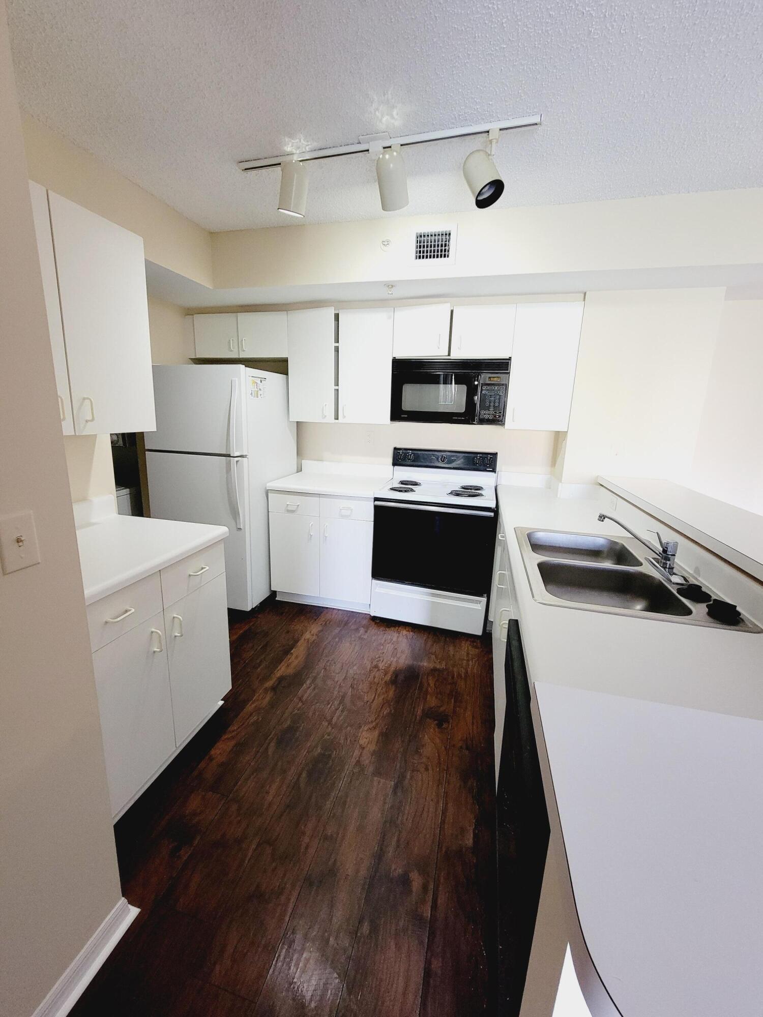 2640 S University Drive 222 Property Photo 6
