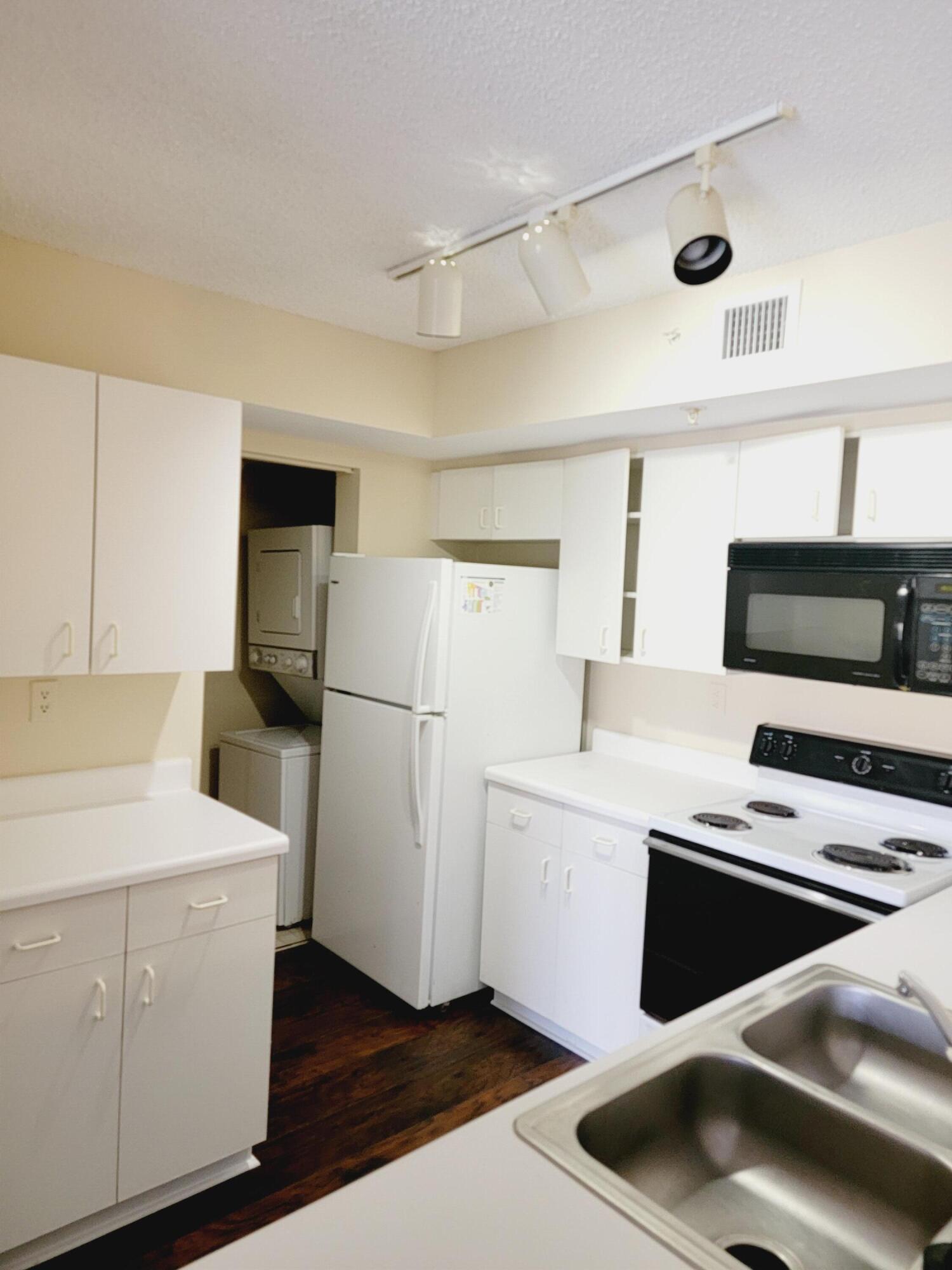 2640 S University Drive 222 Property Photo 7