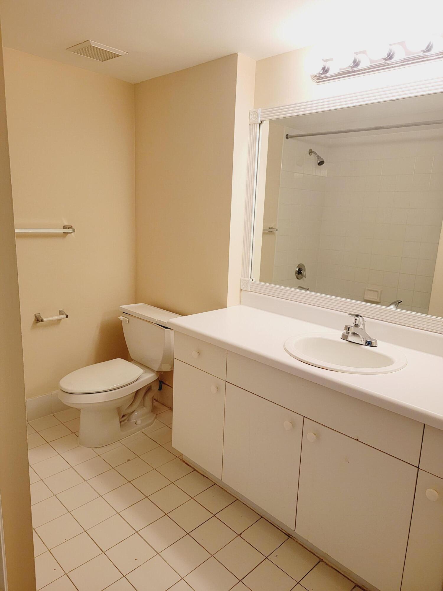 2640 S University Drive 222 Property Photo 9