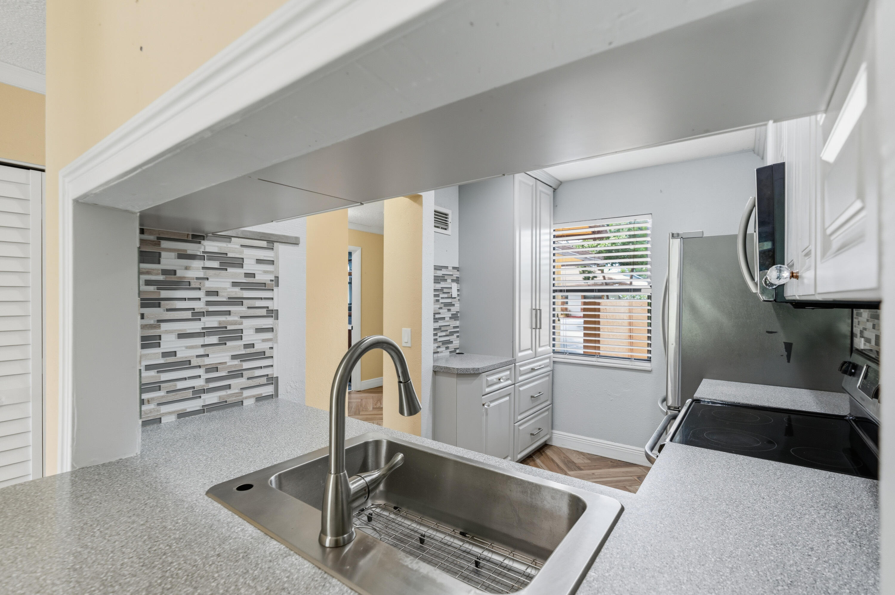 10927 Nw 29th Court Property Photo 3