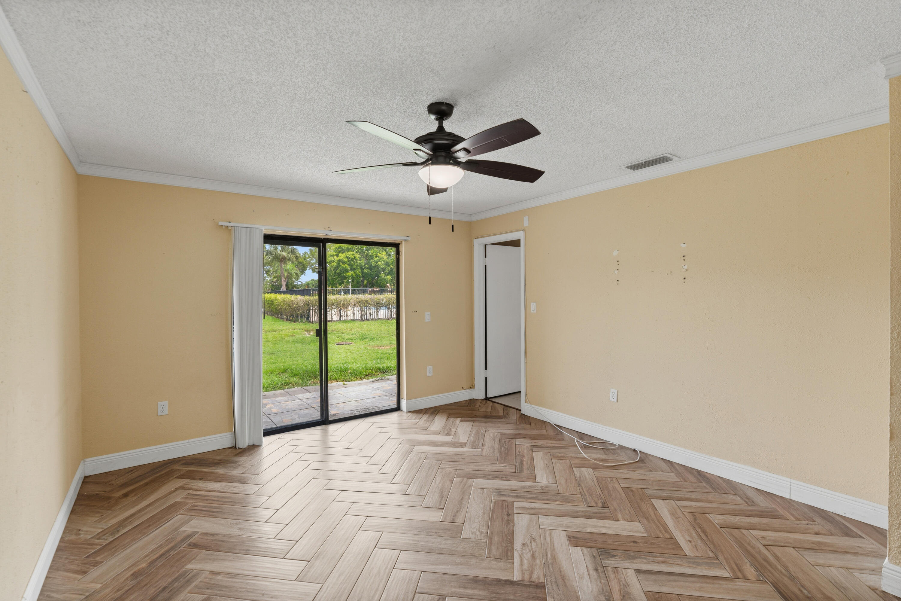 10927 Nw 29th Court Property Photo 8