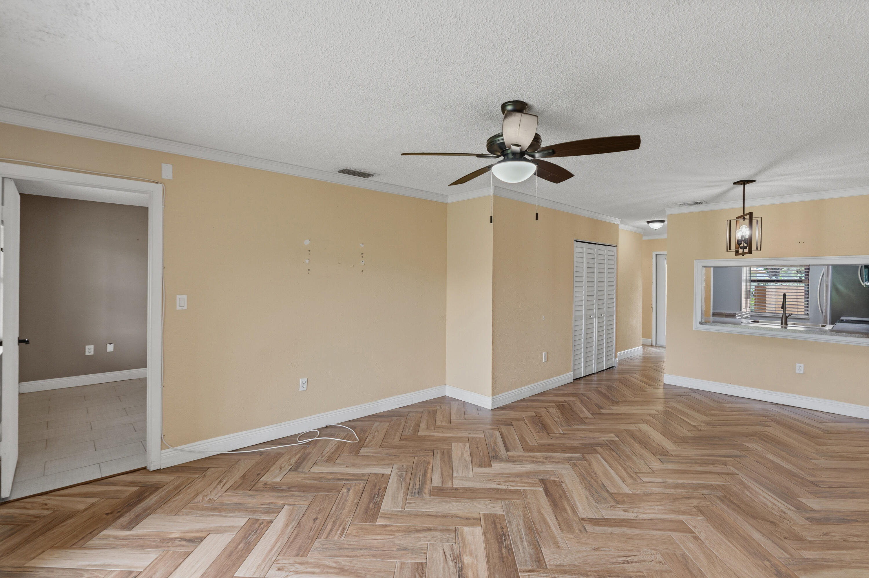 10927 Nw 29th Court Property Photo 9