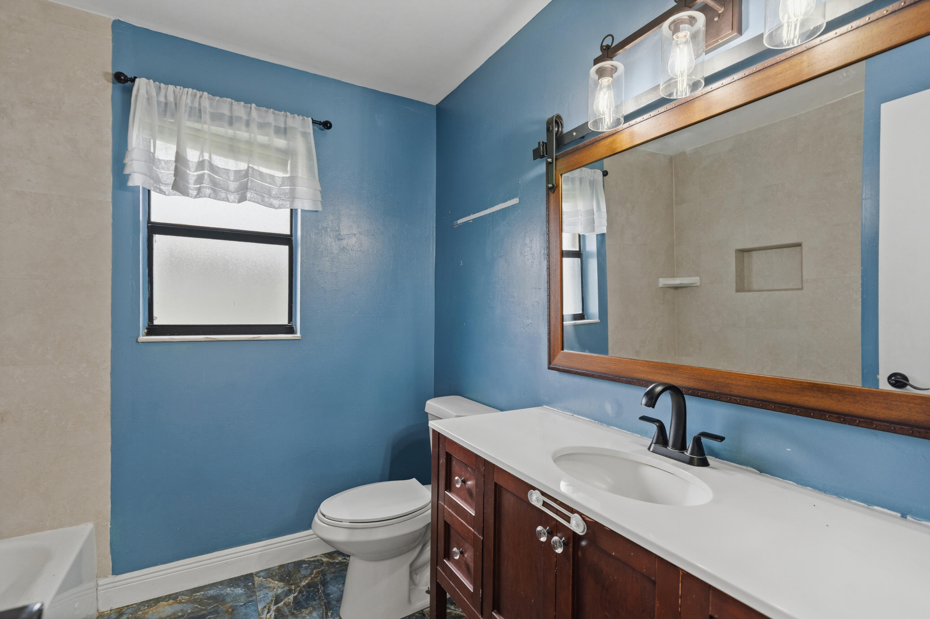 10927 Nw 29th Court Property Photo 19