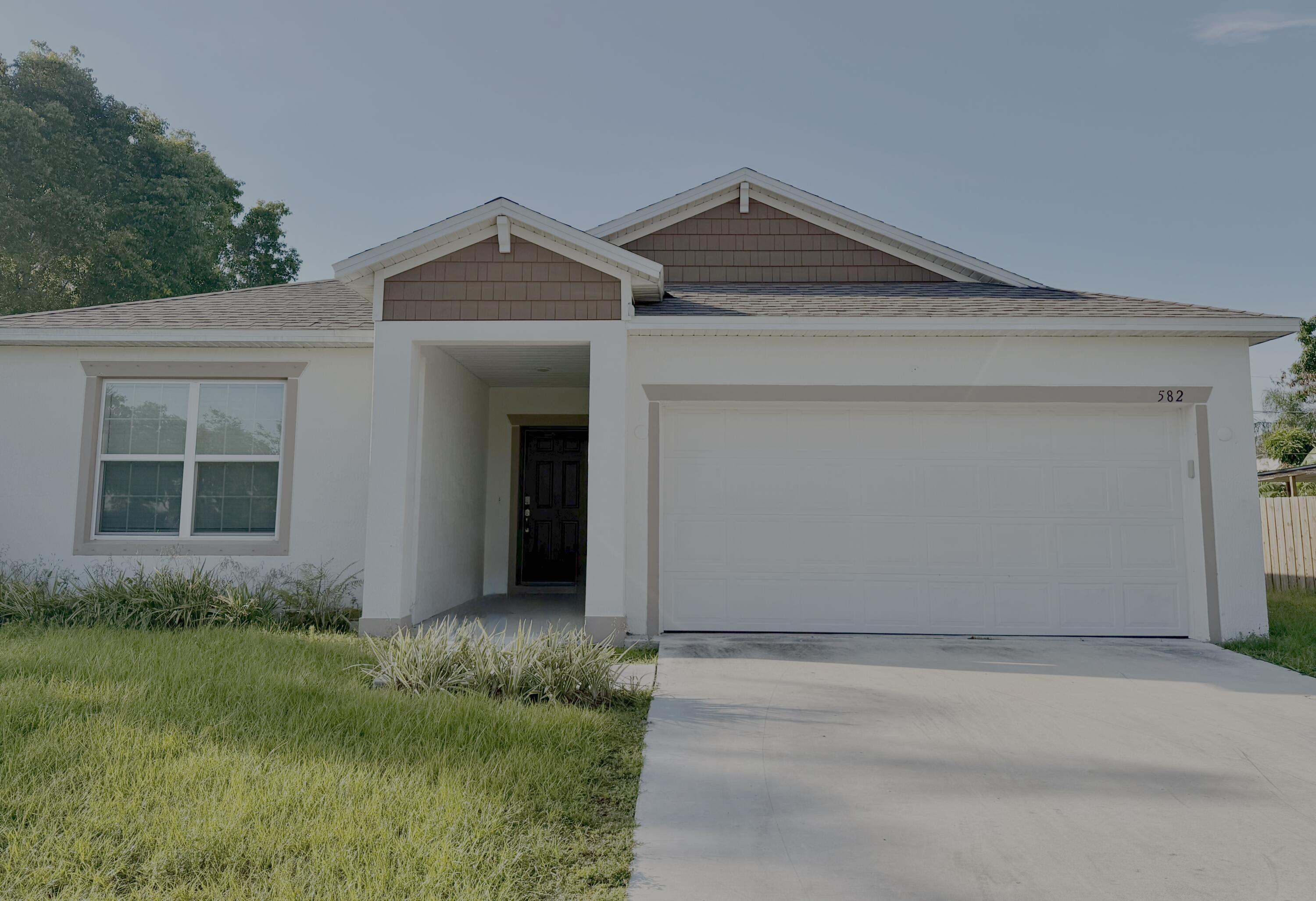 582 SW SEA HOLLY Terrace Property Photo 1
