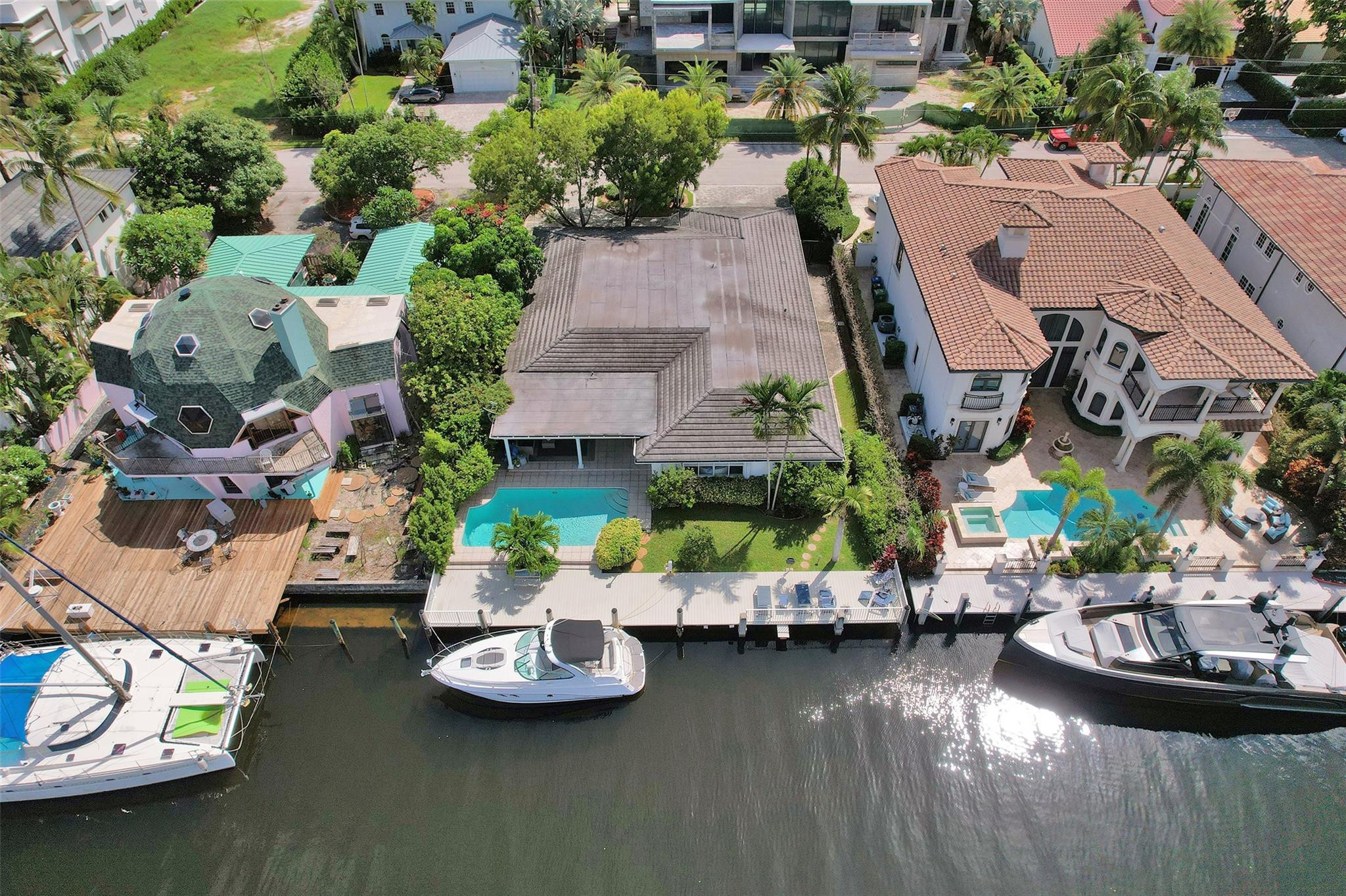 2427 Sea Island Drive Property Photo 2