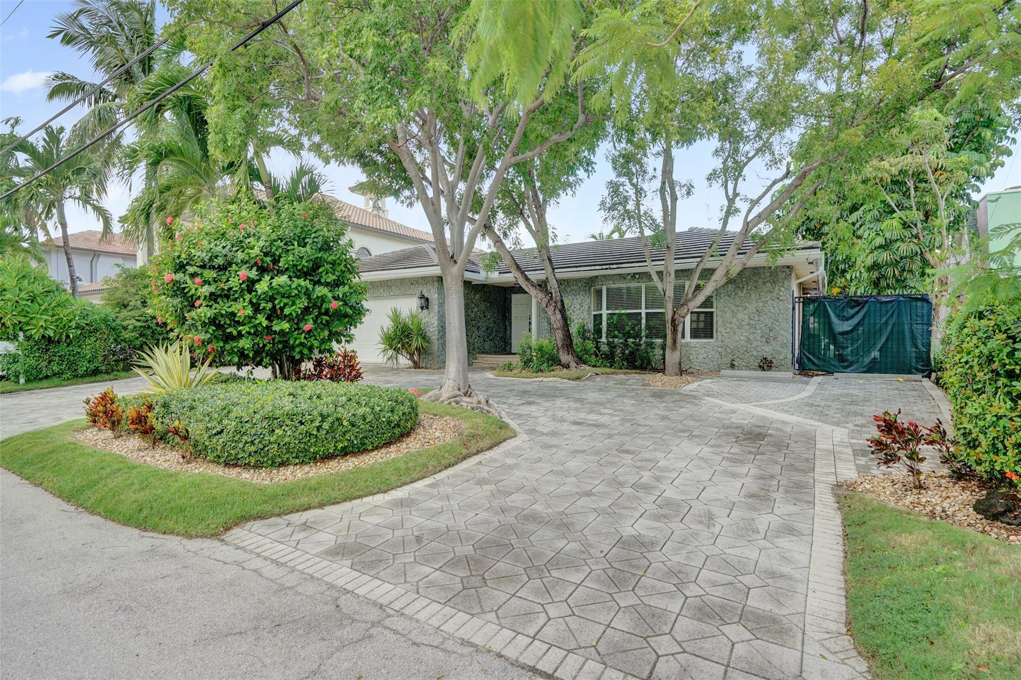 2427 Sea Island Drive Property Photo 4
