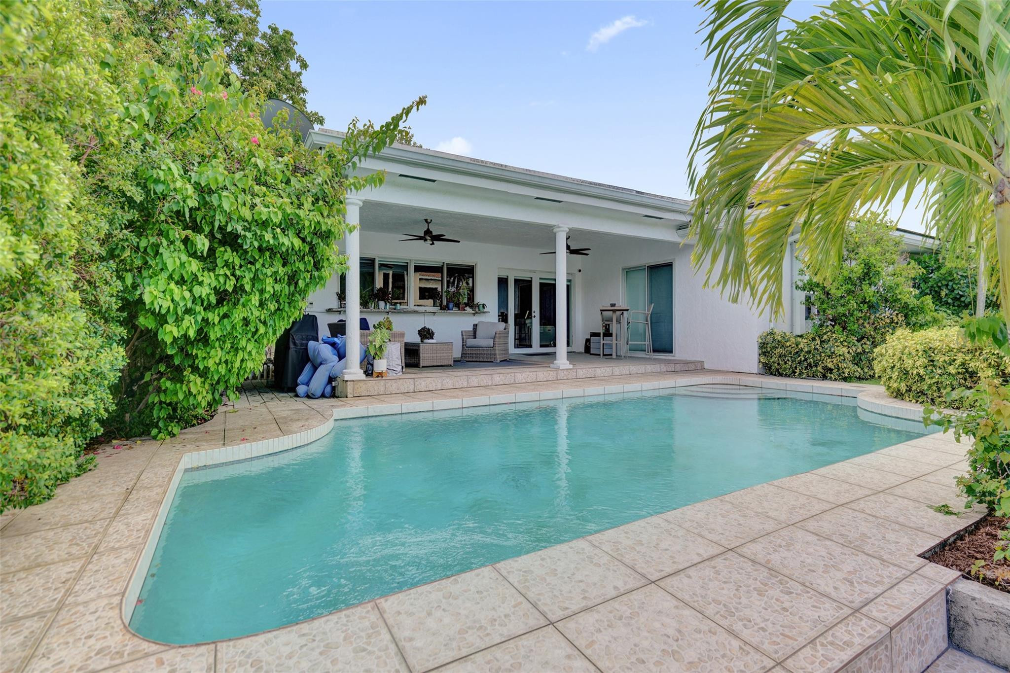 2427 Sea Island Drive Property Photo 6