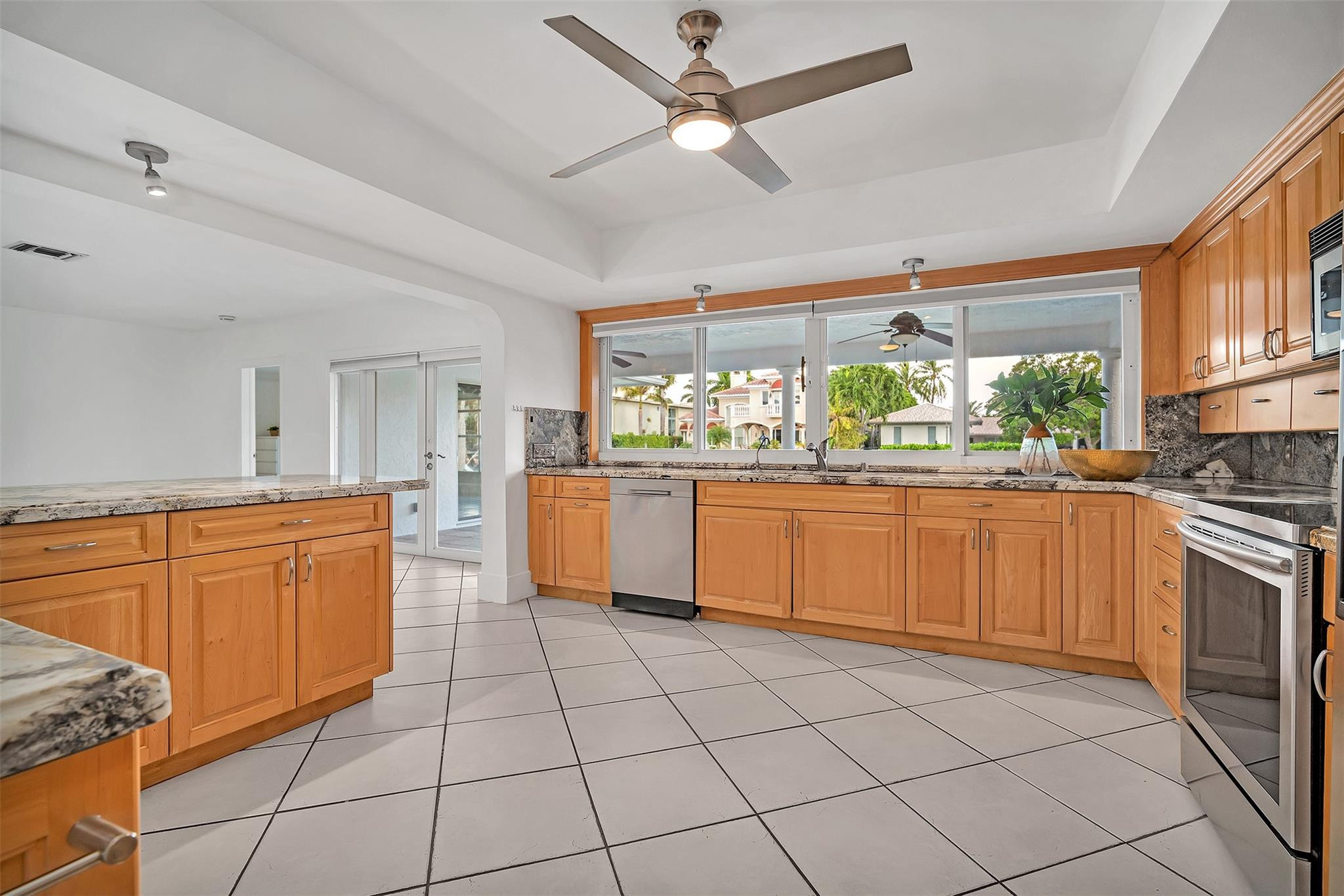 2427 Sea Island Drive Property Photo 16