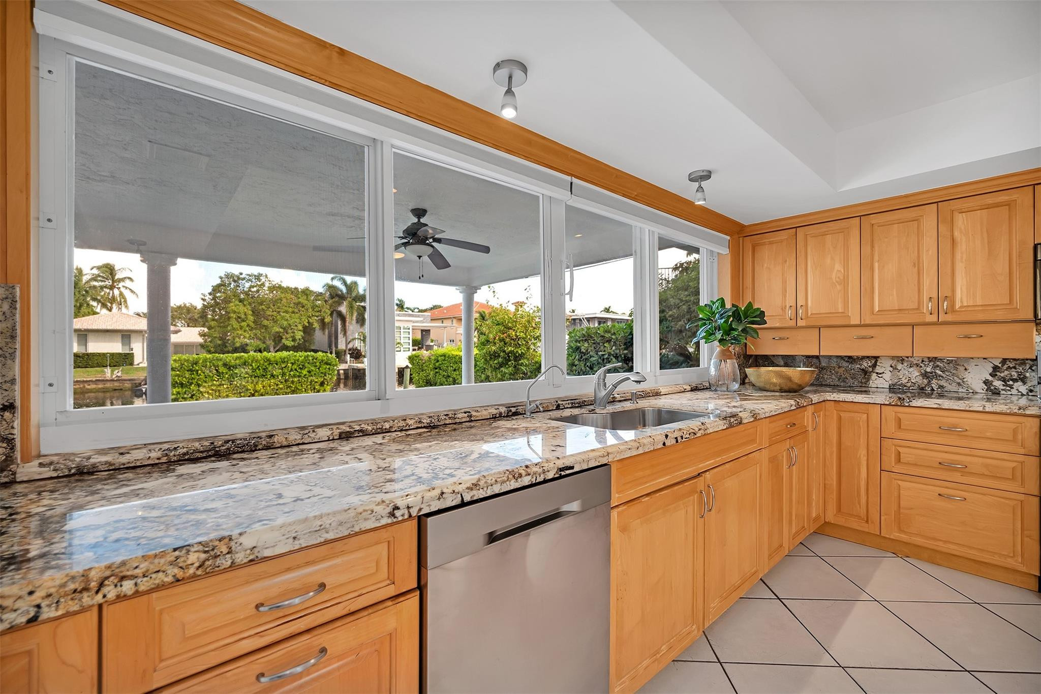 2427 Sea Island Drive Property Photo 17
