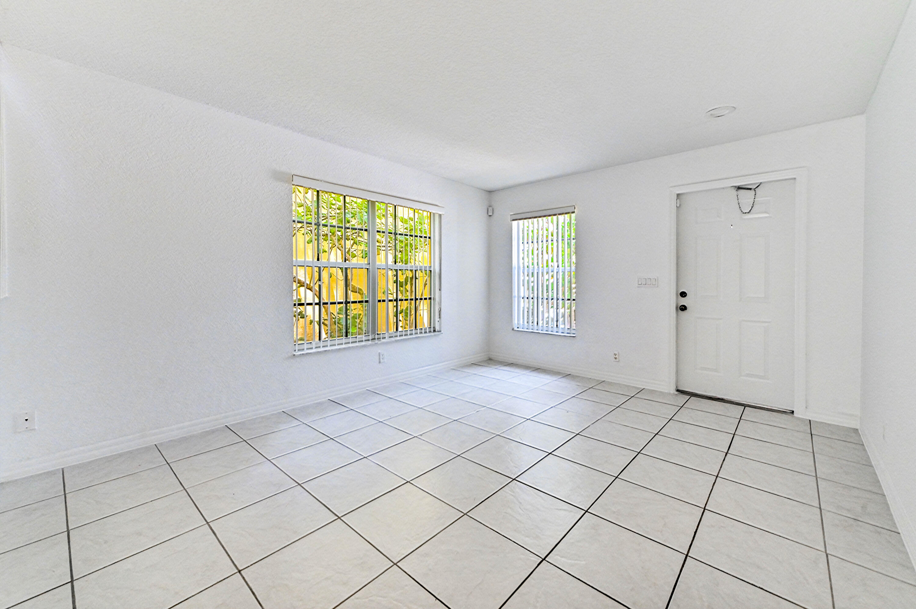 4268 Pine Hollow Circle Property Photo 6