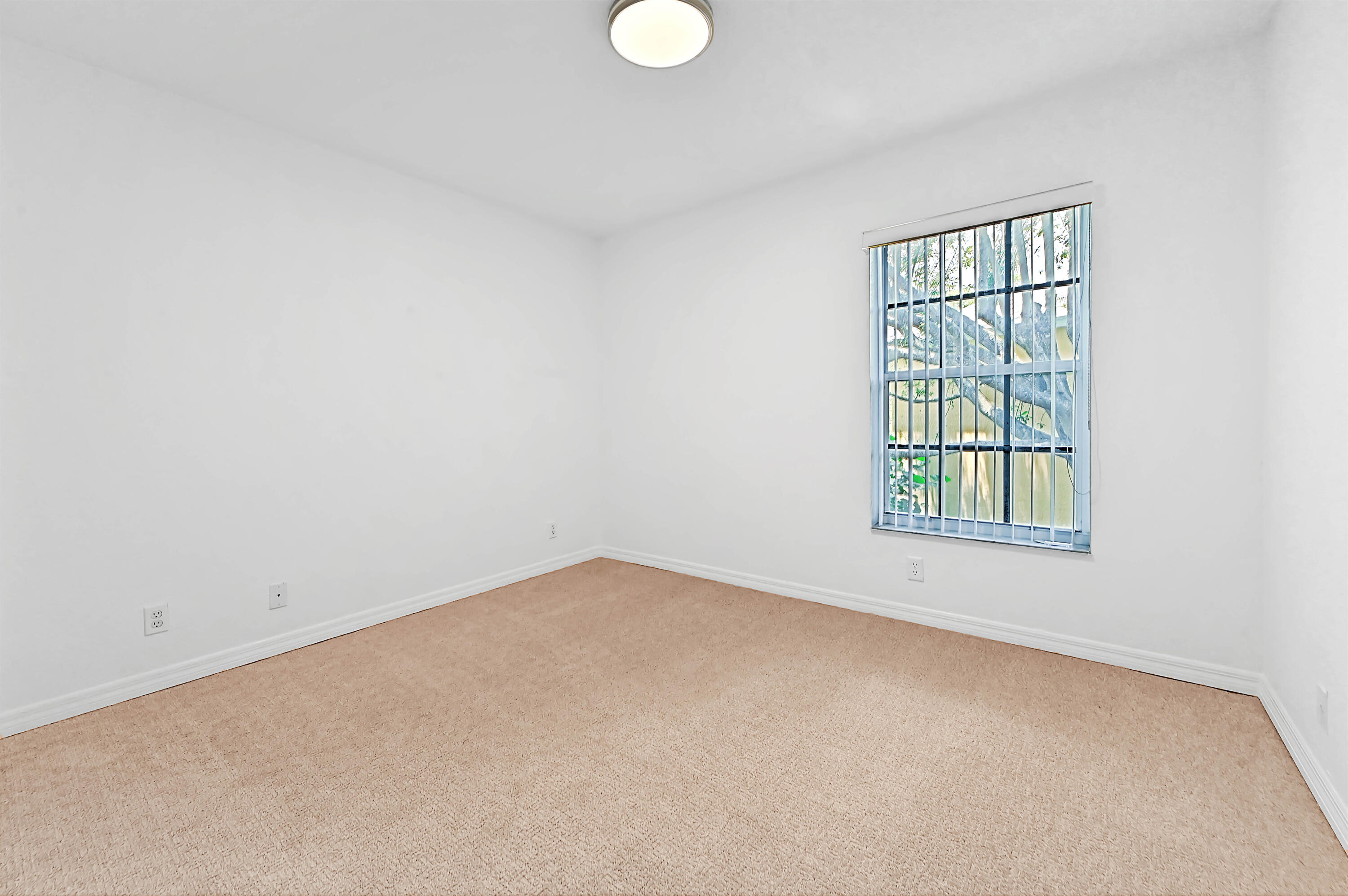 4268 Pine Hollow Circle Property Photo 25