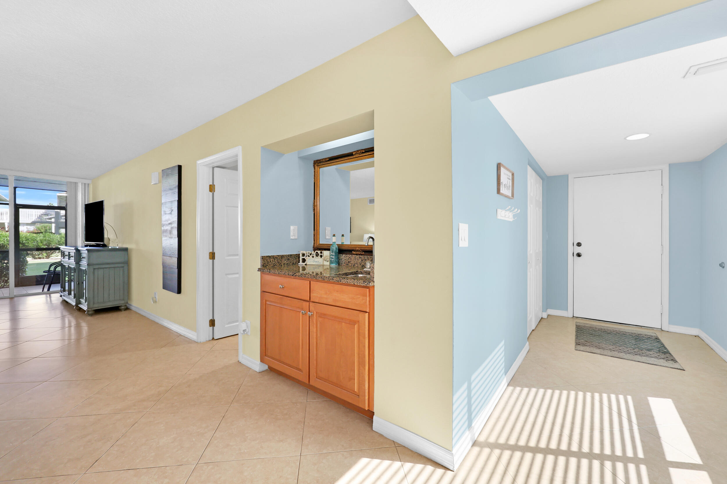2400 S Ocean Drive 2215 Property Photo 3