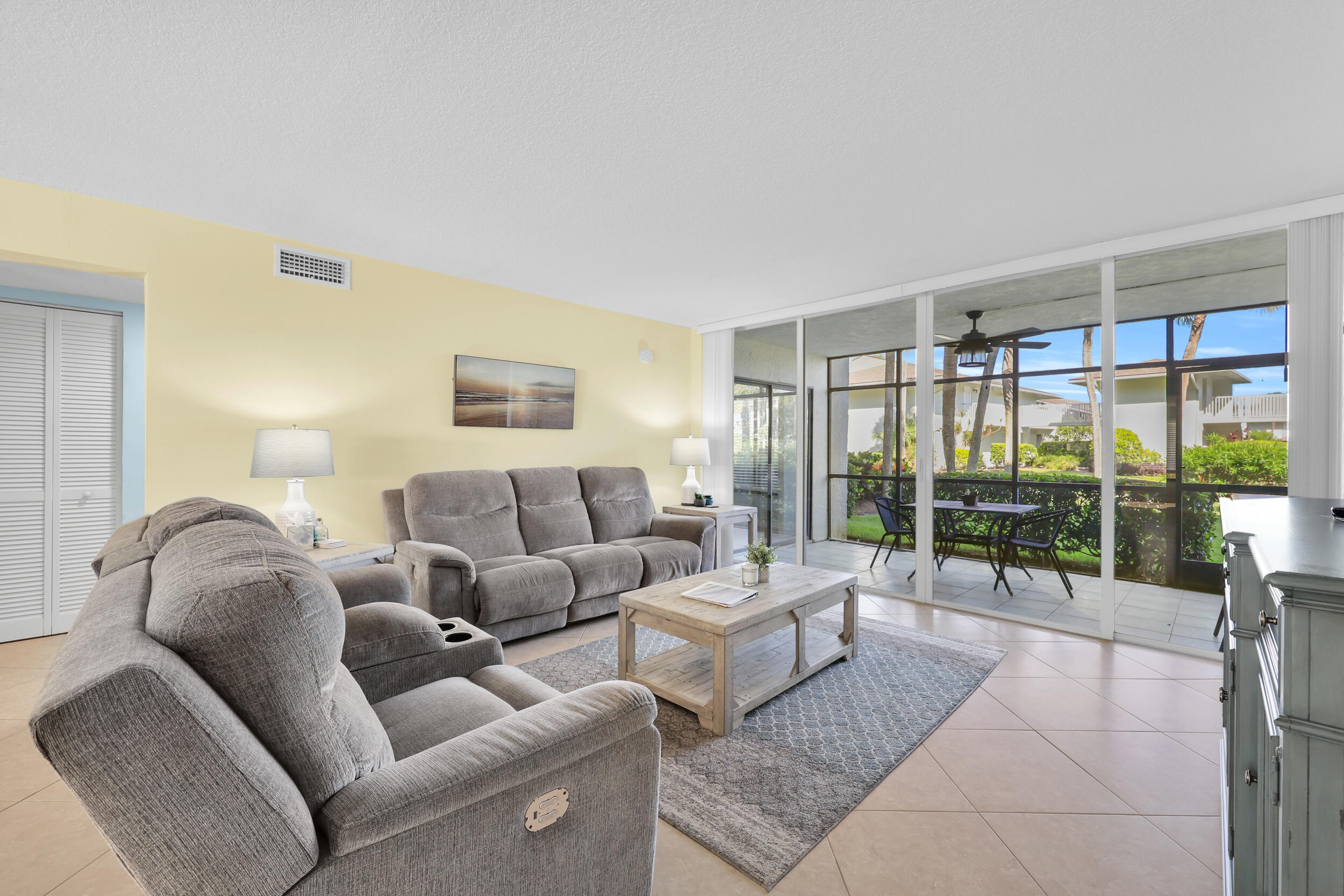 2400 S Ocean Drive 2215 Property Photo 4