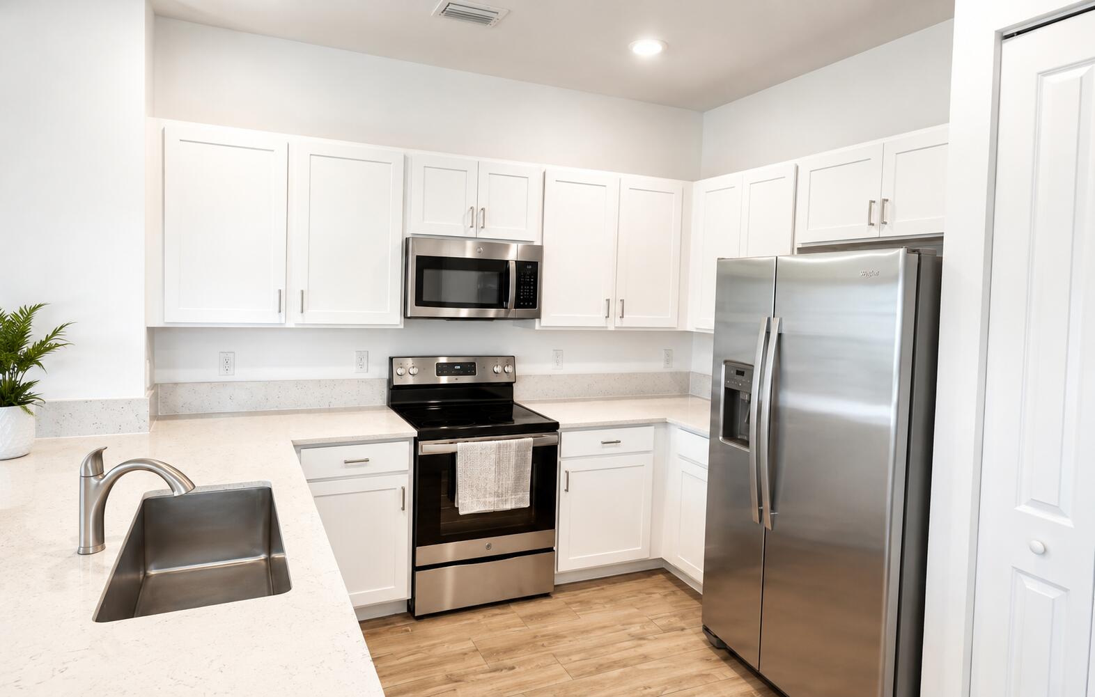 4414 Hemlock Drive Property Photo 6