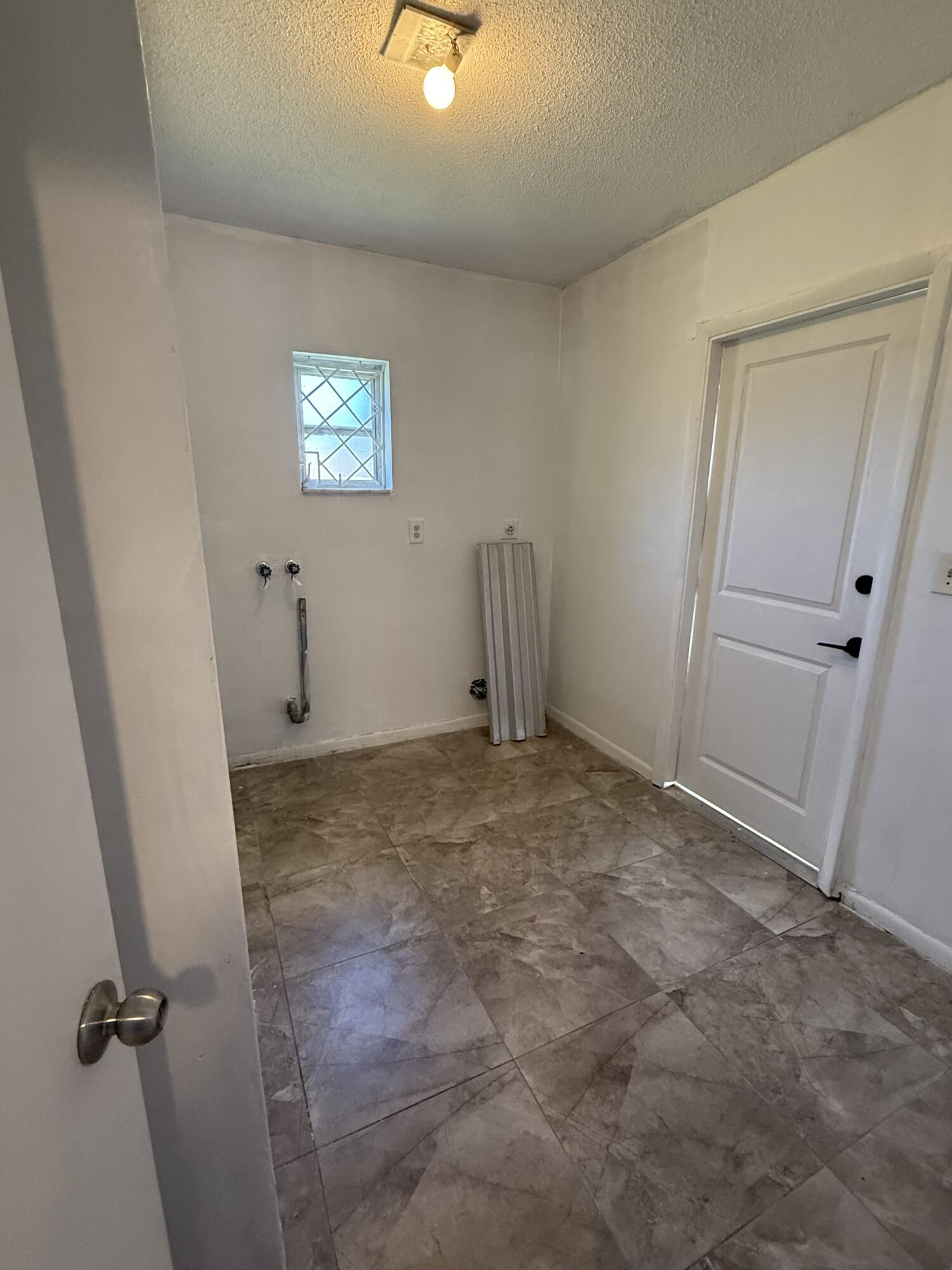 B26063458 Property Photo 3