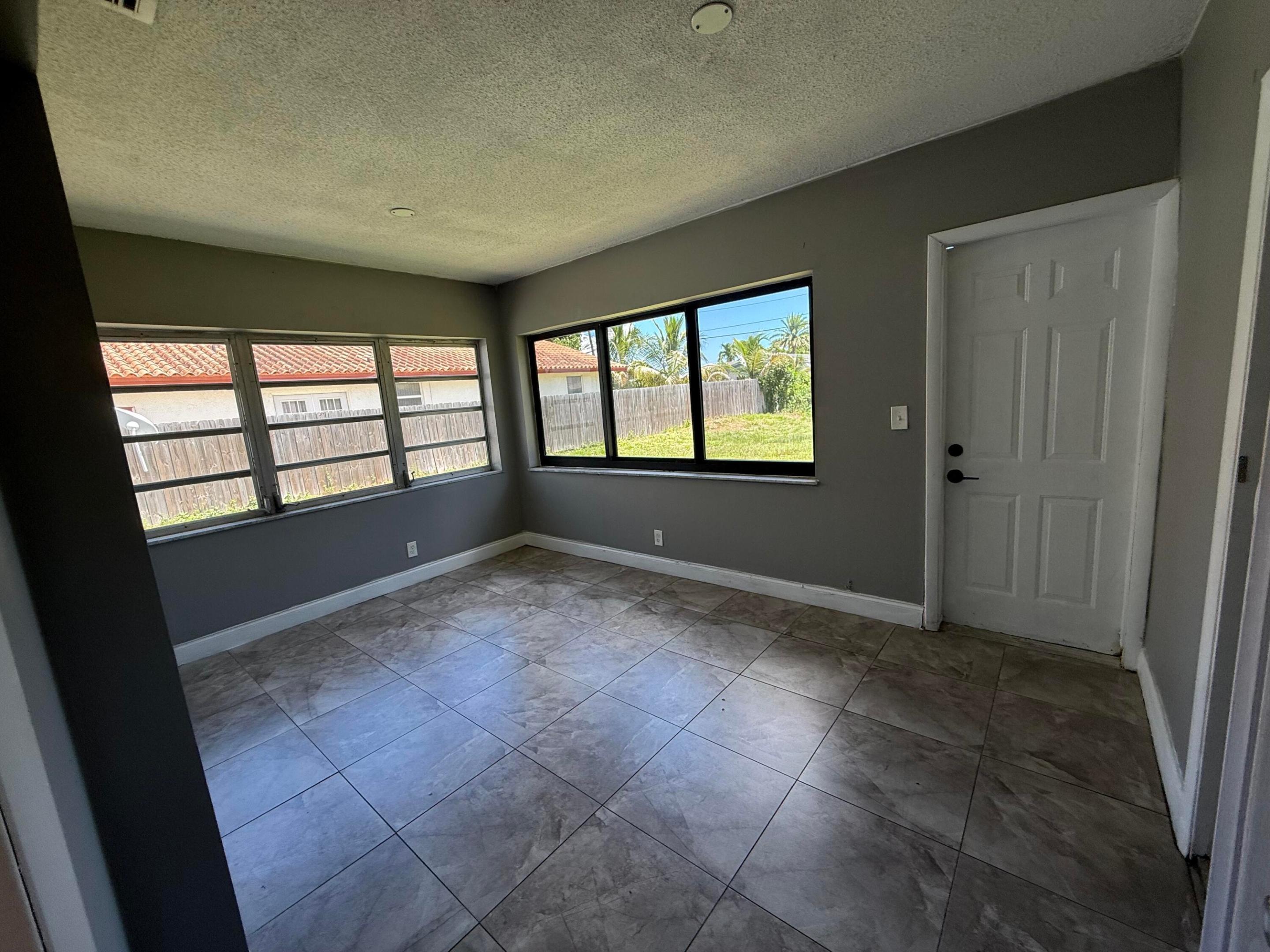 B26063458 Property Photo 4