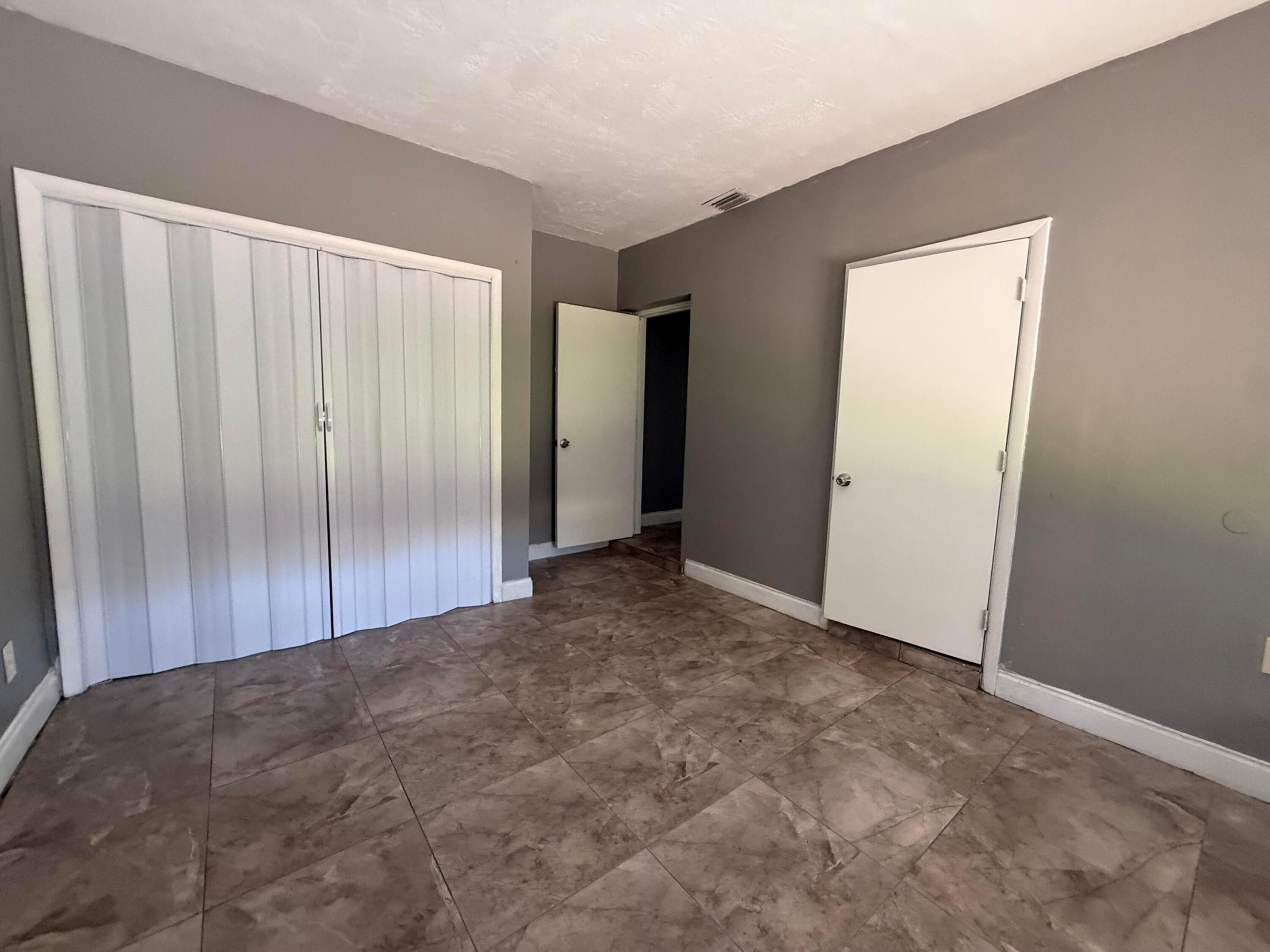 B26063458 Property Photo 6