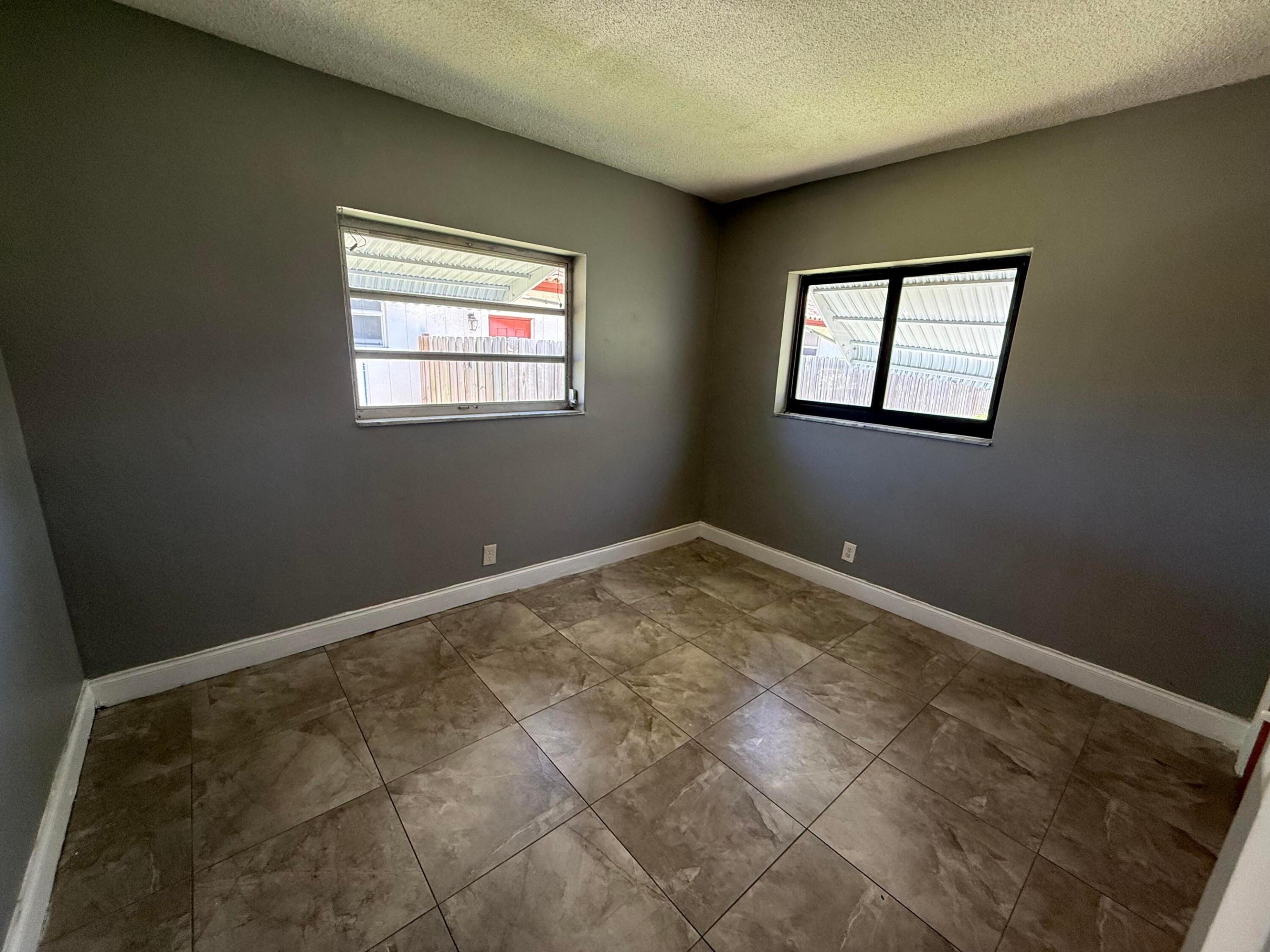B26063458 Property Photo 8
