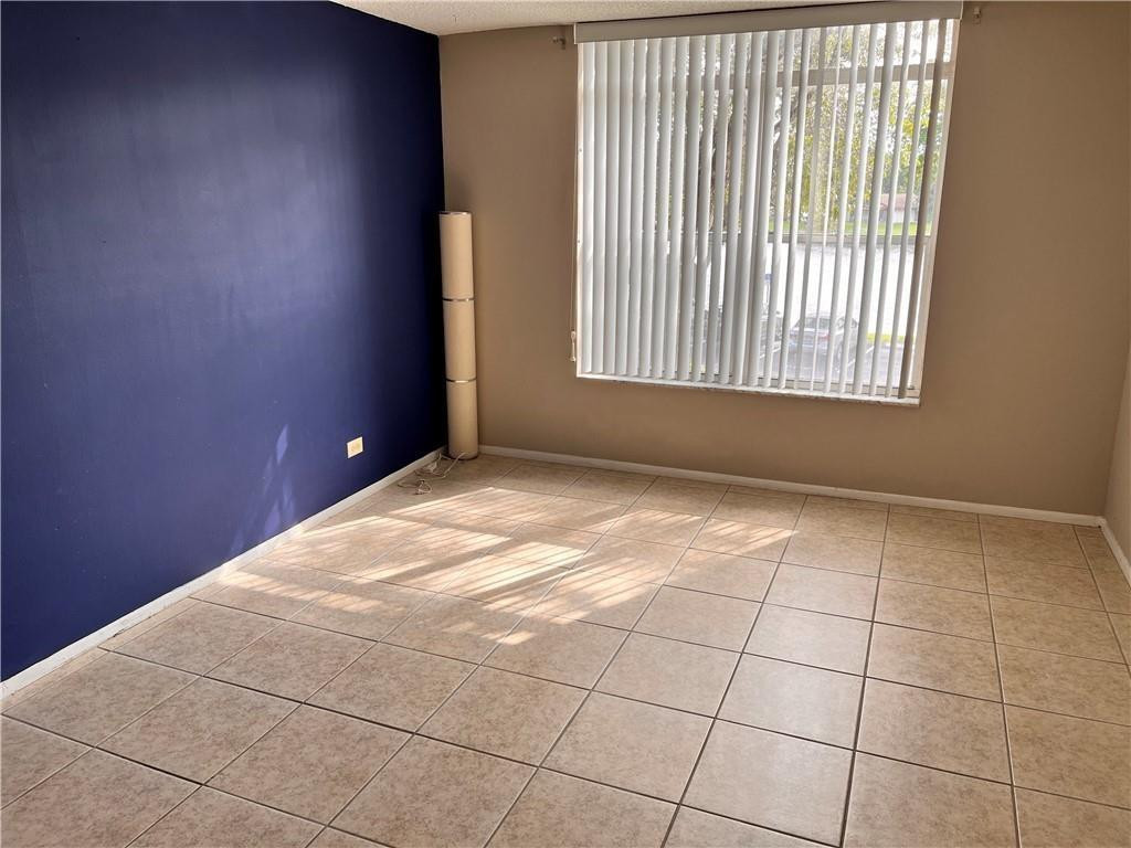 3690 Inverrary Drive 2c Property Photo 7