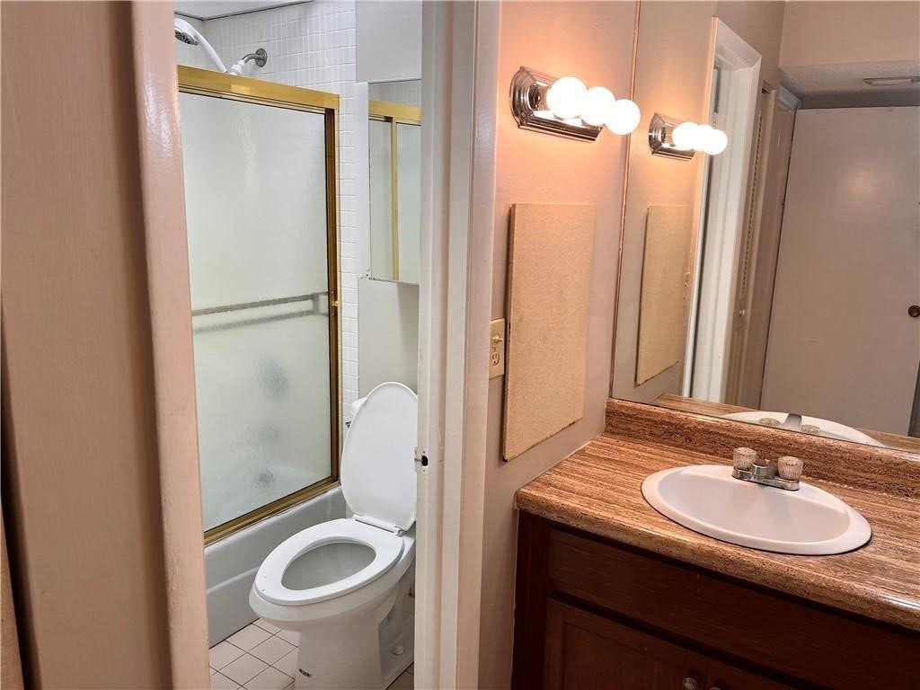 3690 Inverrary Drive 2c Property Photo 8