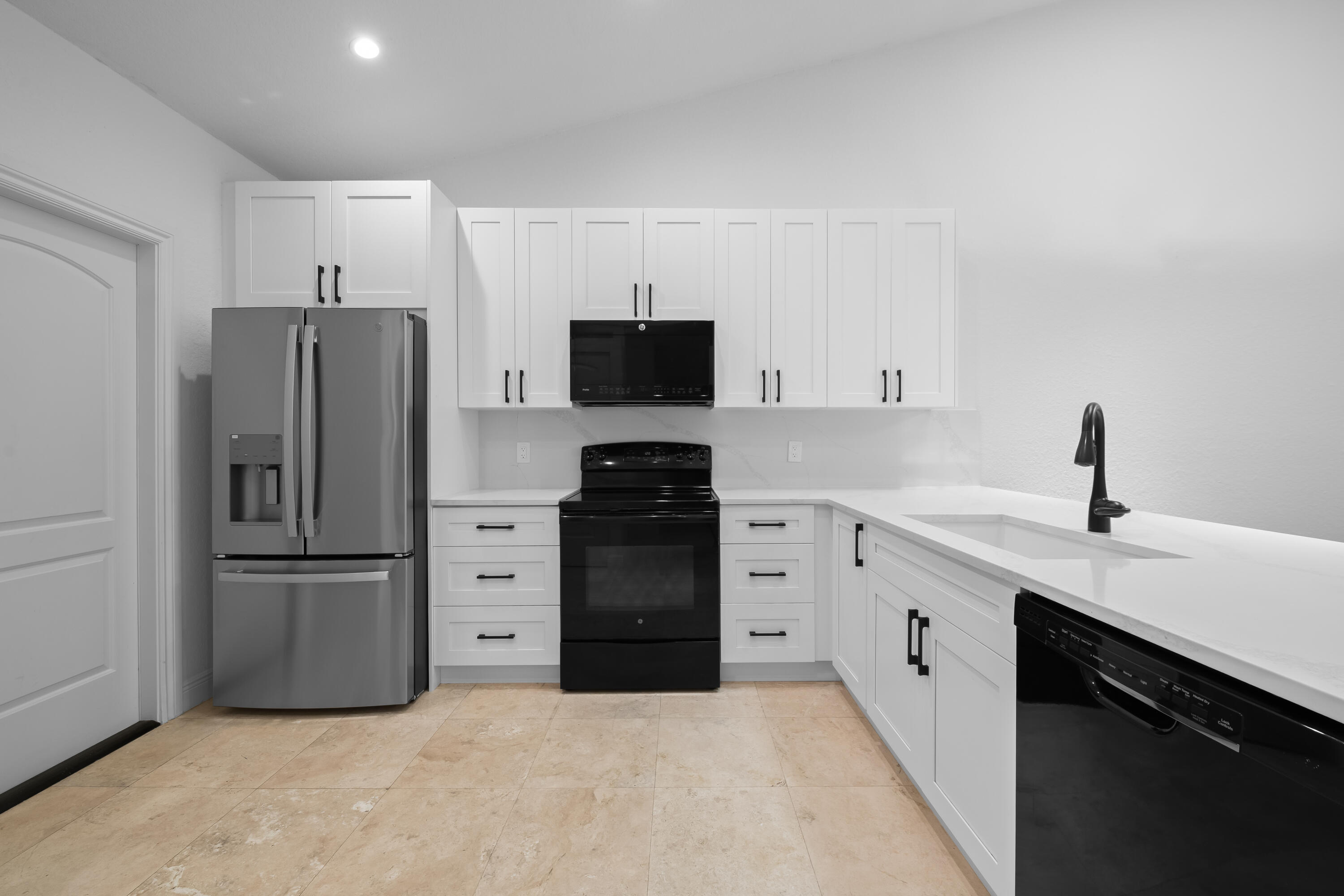 8211 Nw 70th Street Property Photo 1