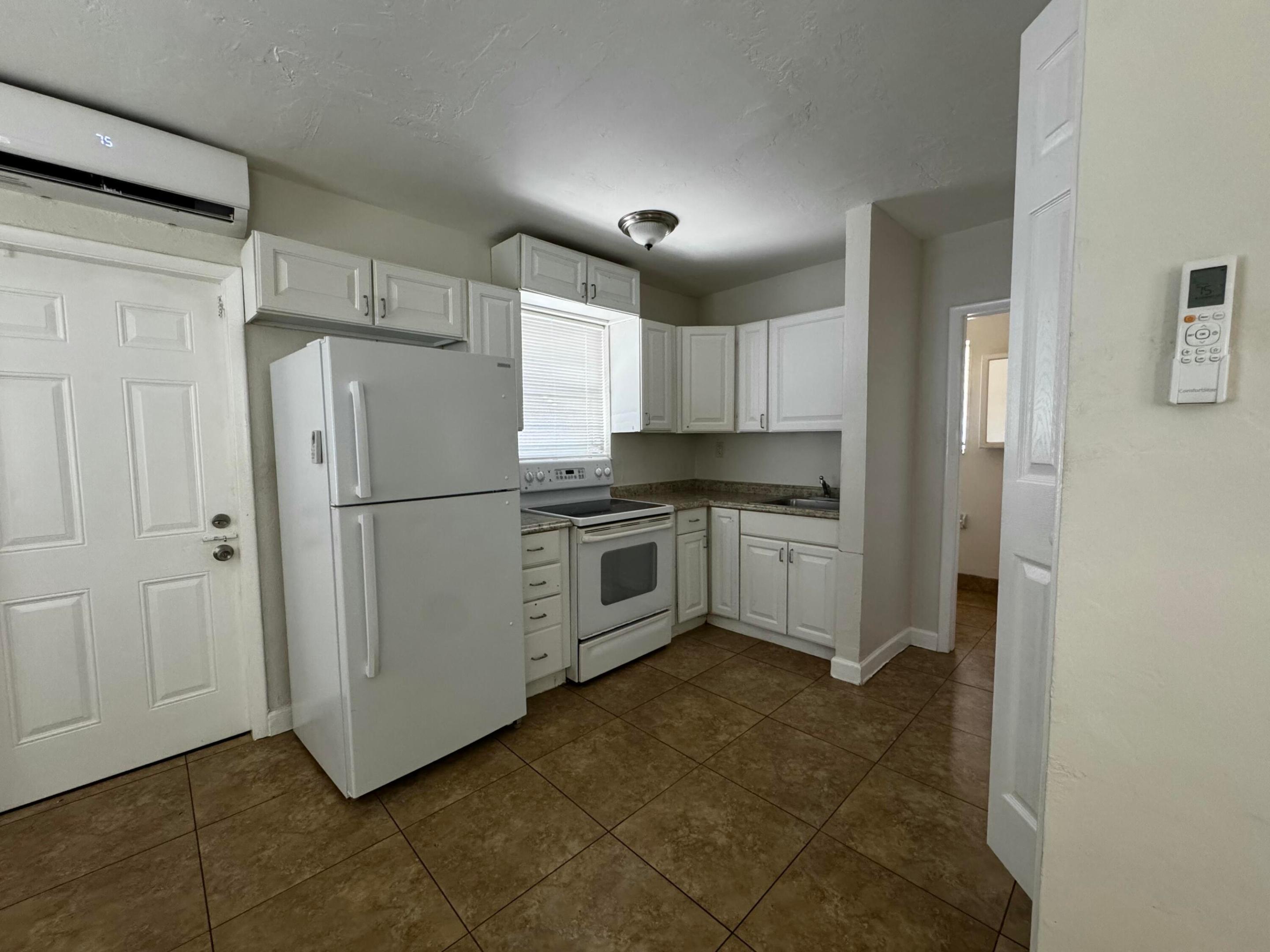1681 Ne 51st Court Property Photo 4