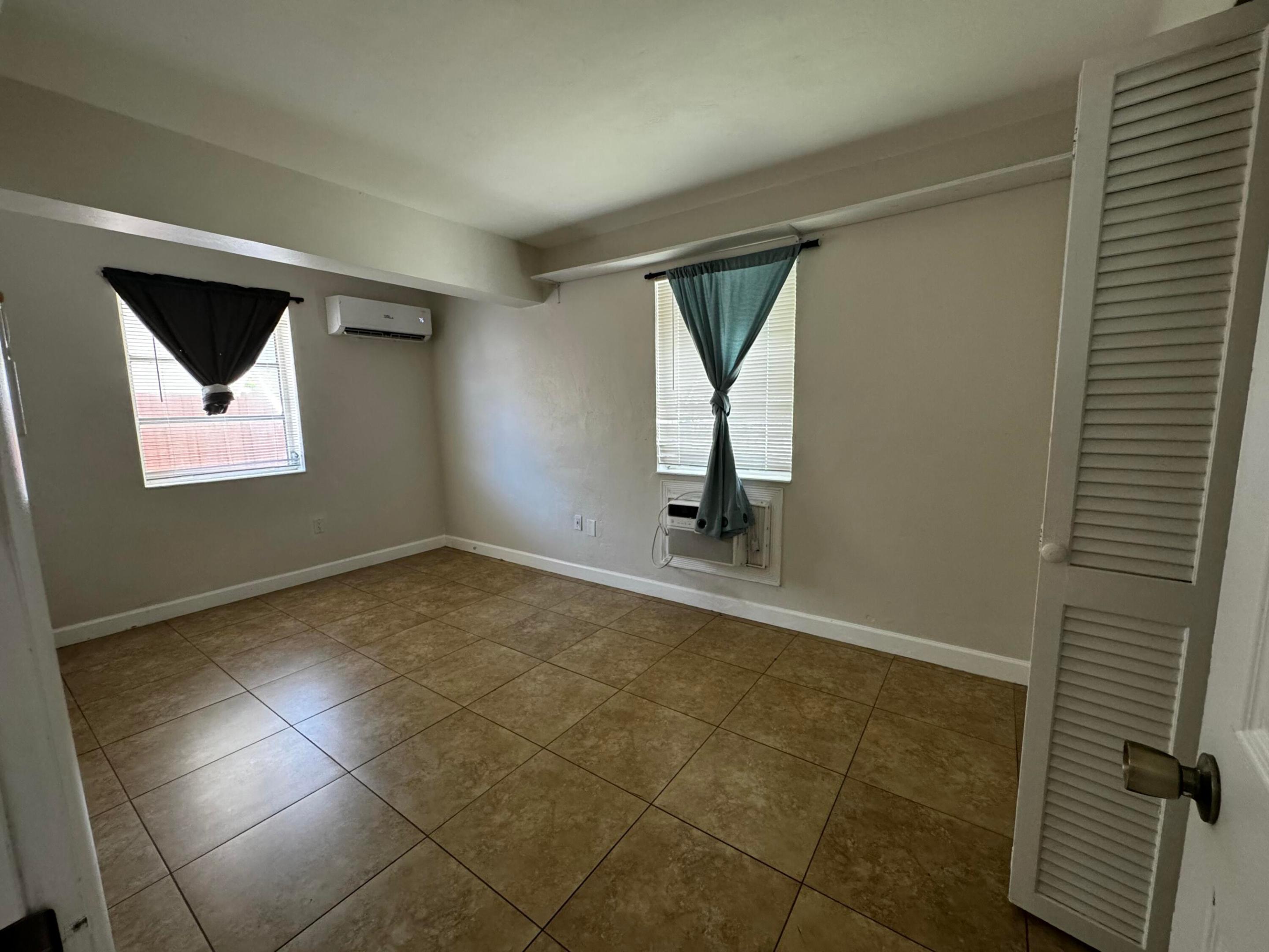 1681 Ne 51st Court Property Photo 6