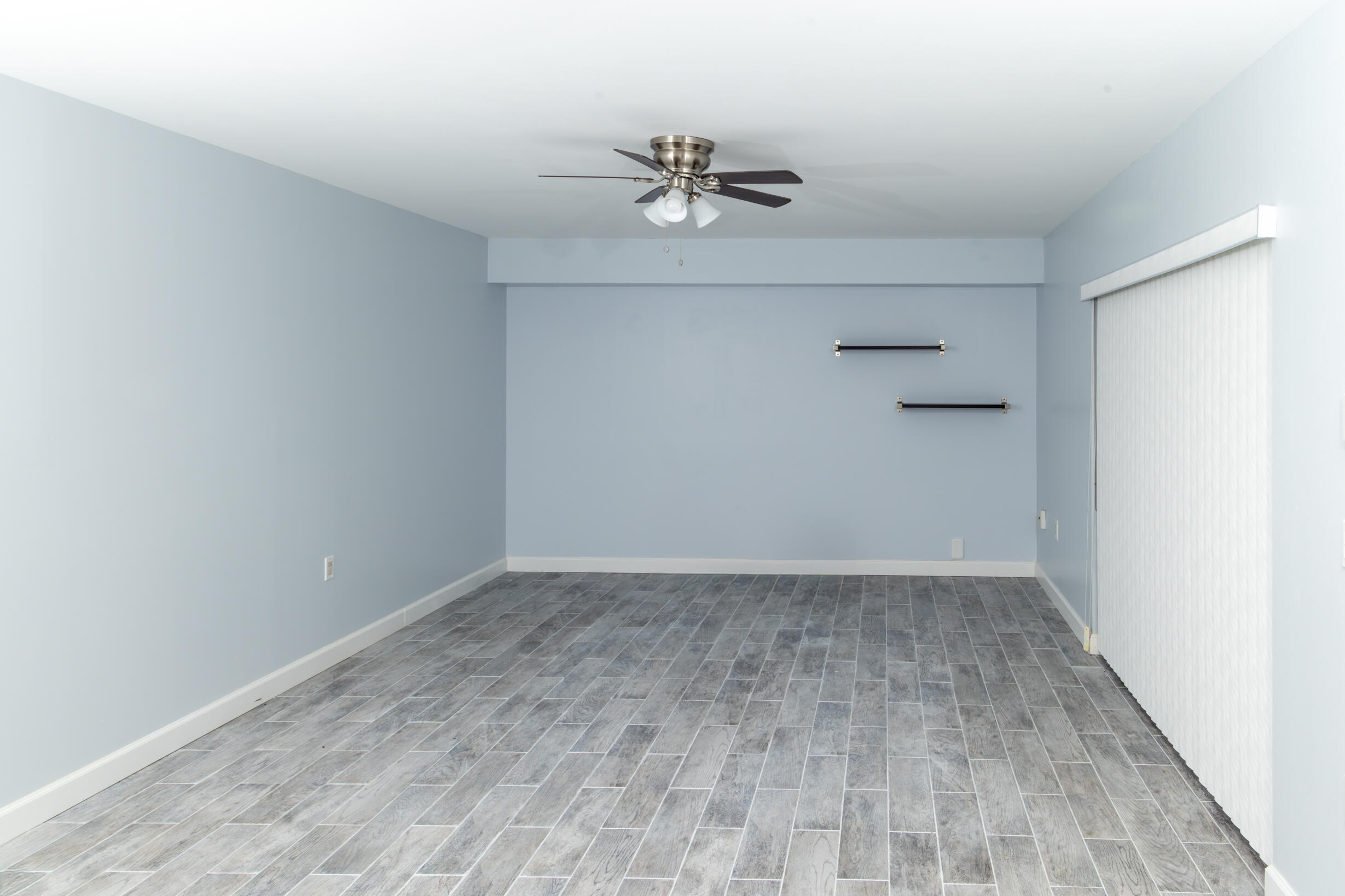 7406 74th Way Property Photo 2