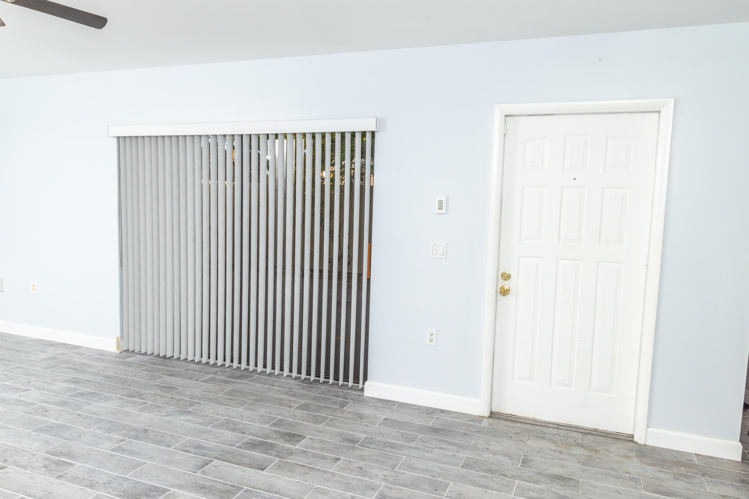 7406 74th Way Property Photo 3