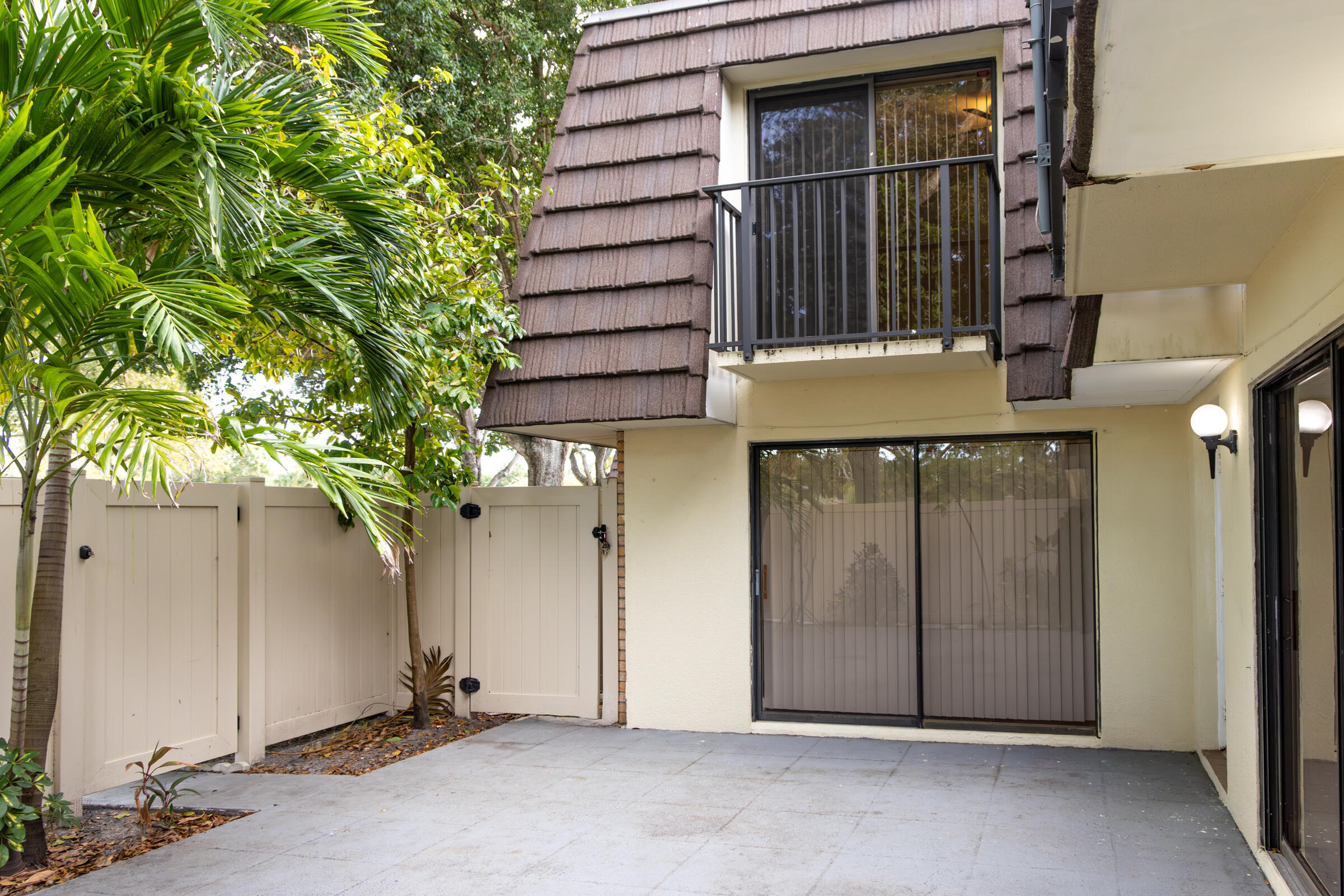 7406 74th Way Property Photo 4