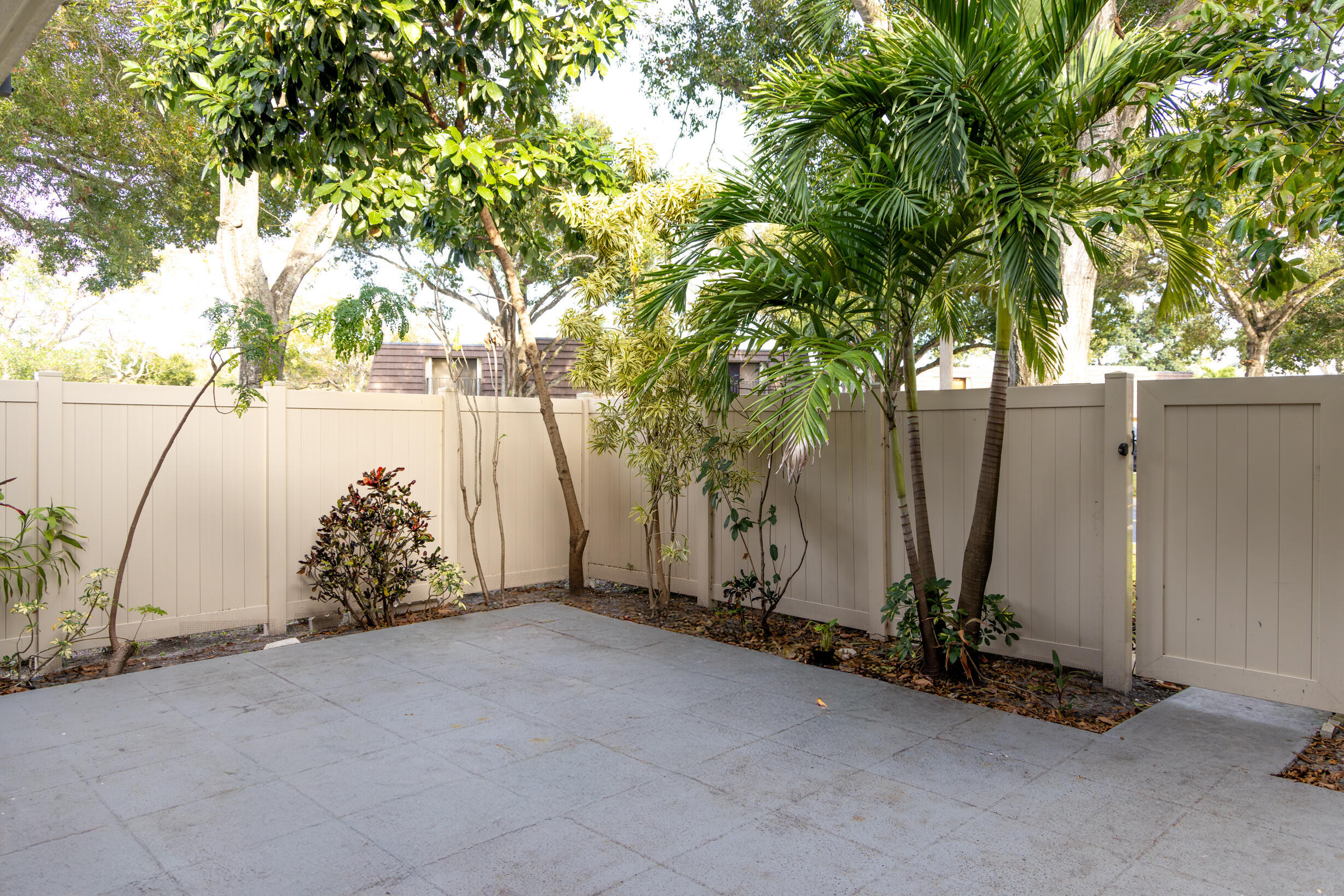 7406 74th Way Property Photo 6