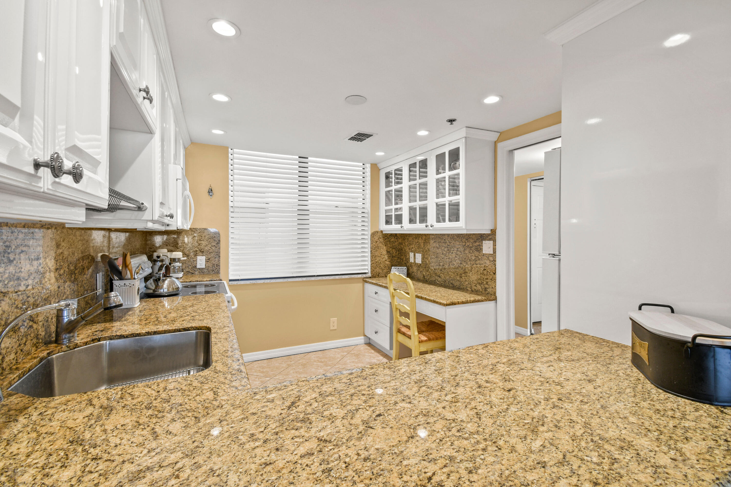 840 Ocean Drive 404 Property Photo 23