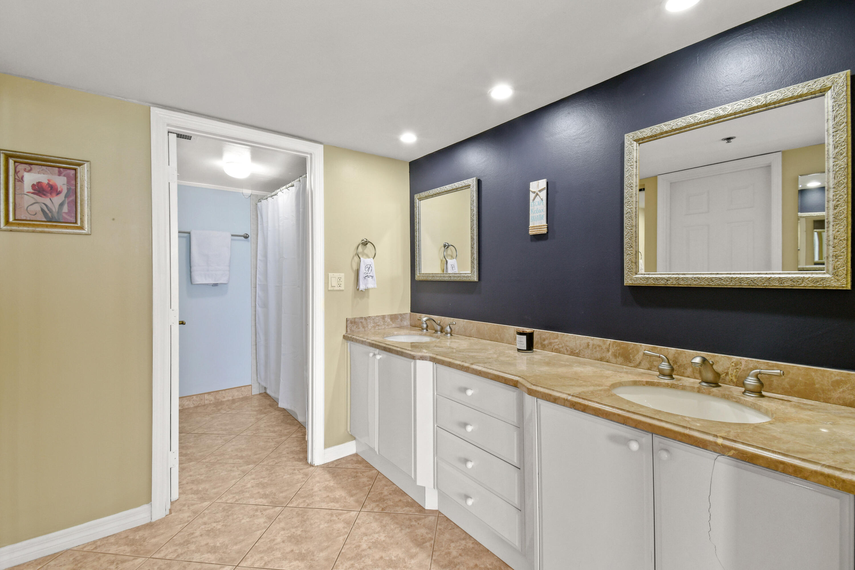 840 Ocean Drive 404 Property Photo 27