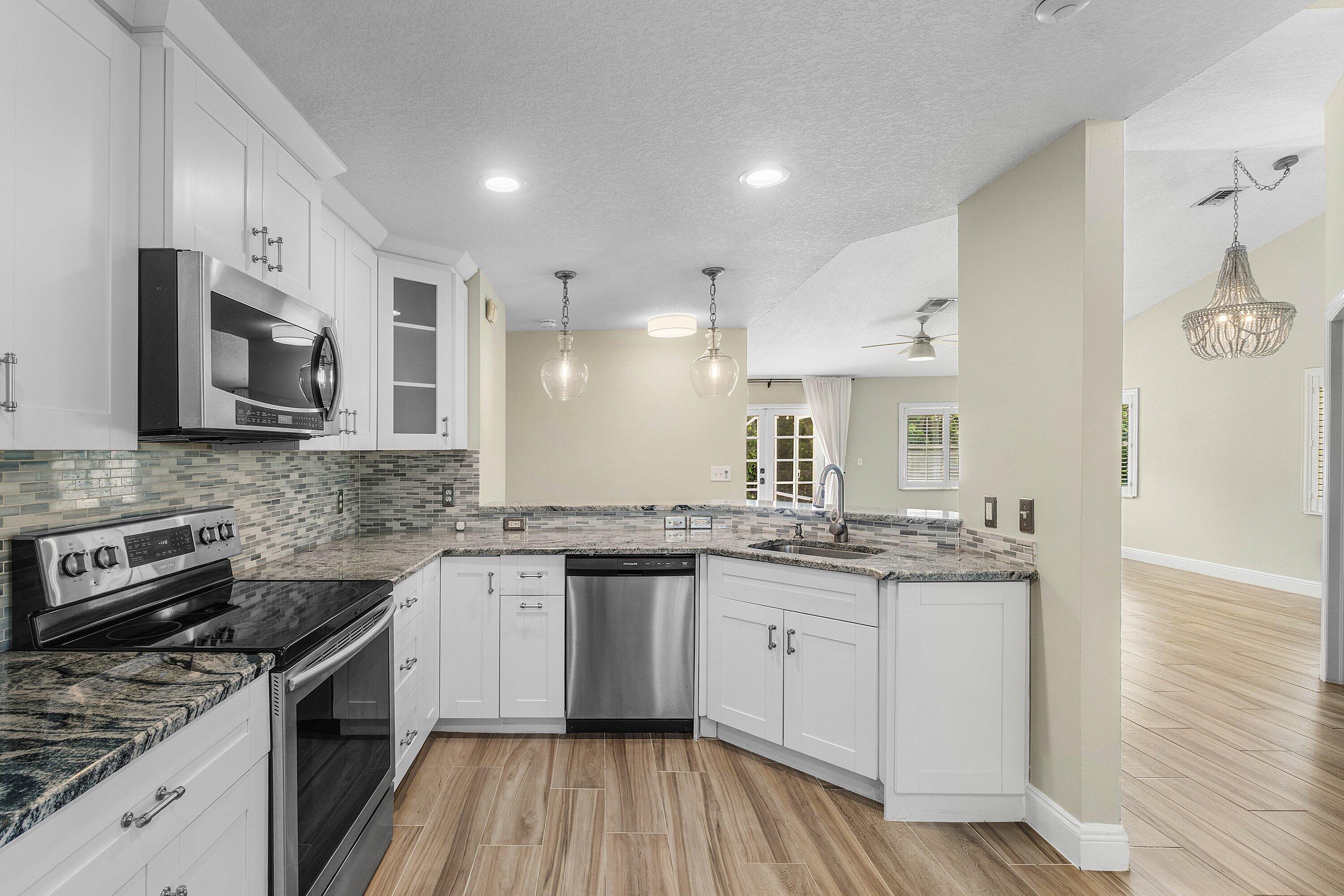 1215 E Lancewood Place Property Photo 4