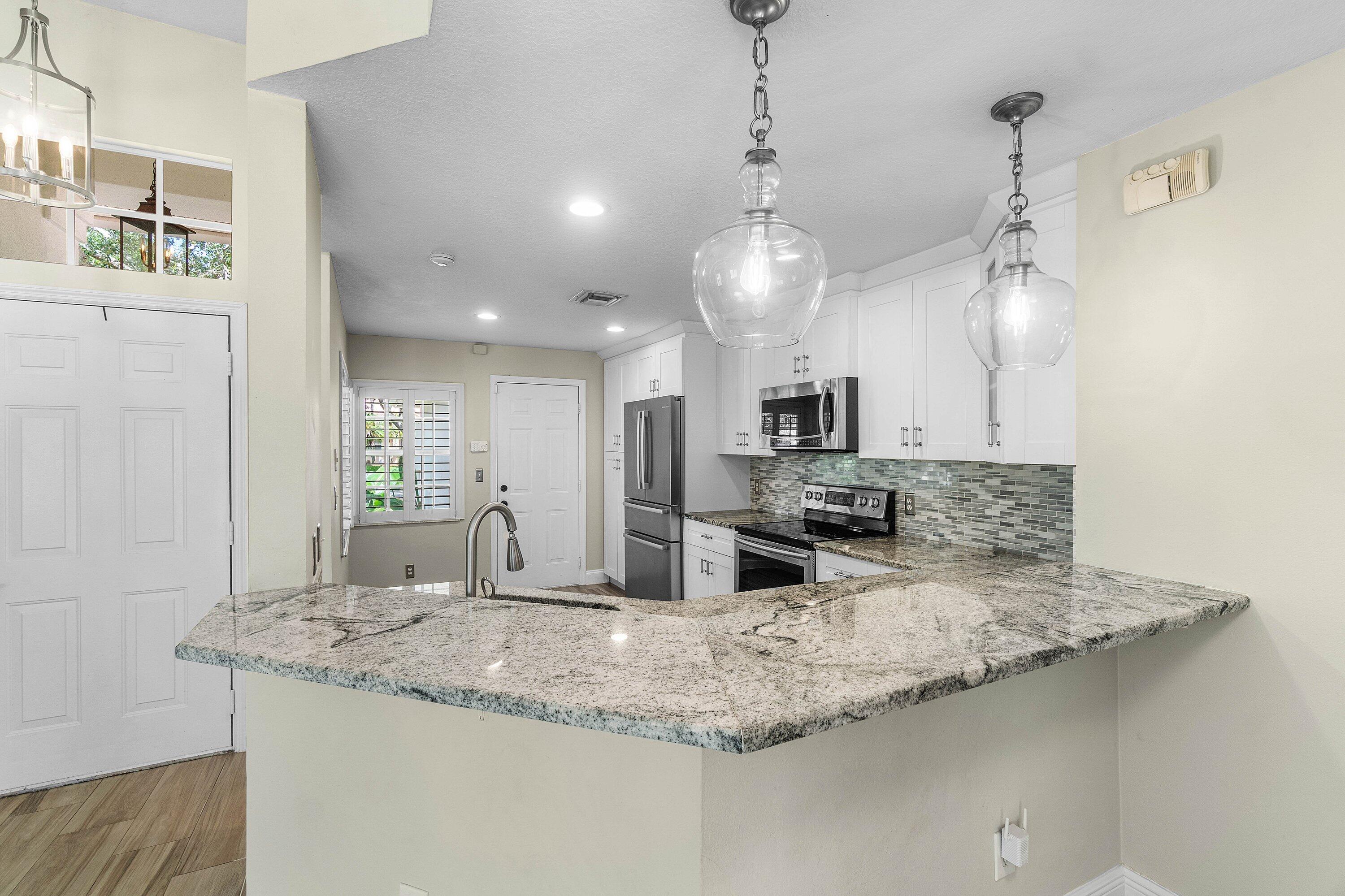 1215 E Lancewood Place Property Photo 7