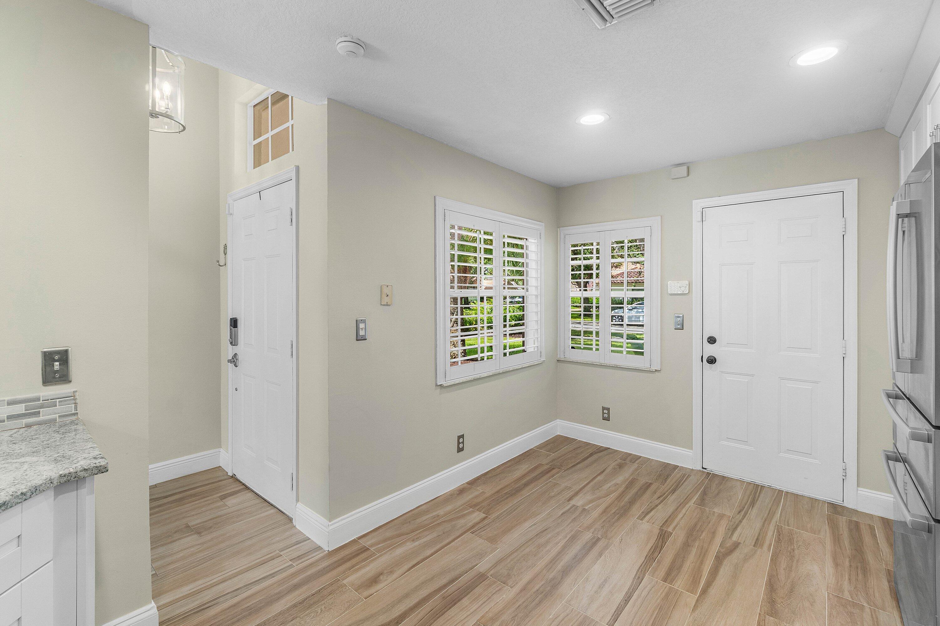 1215 E Lancewood Place Property Photo 8