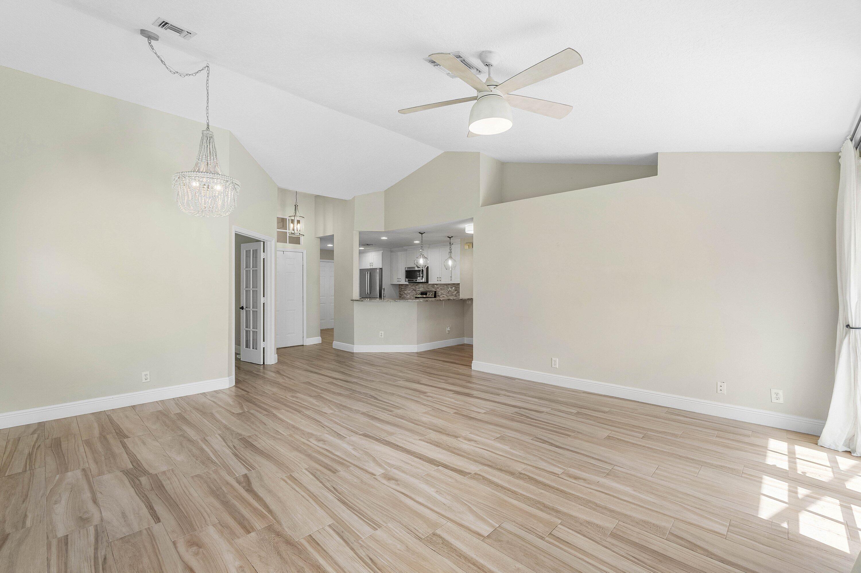 1215 E Lancewood Place Property Photo 10