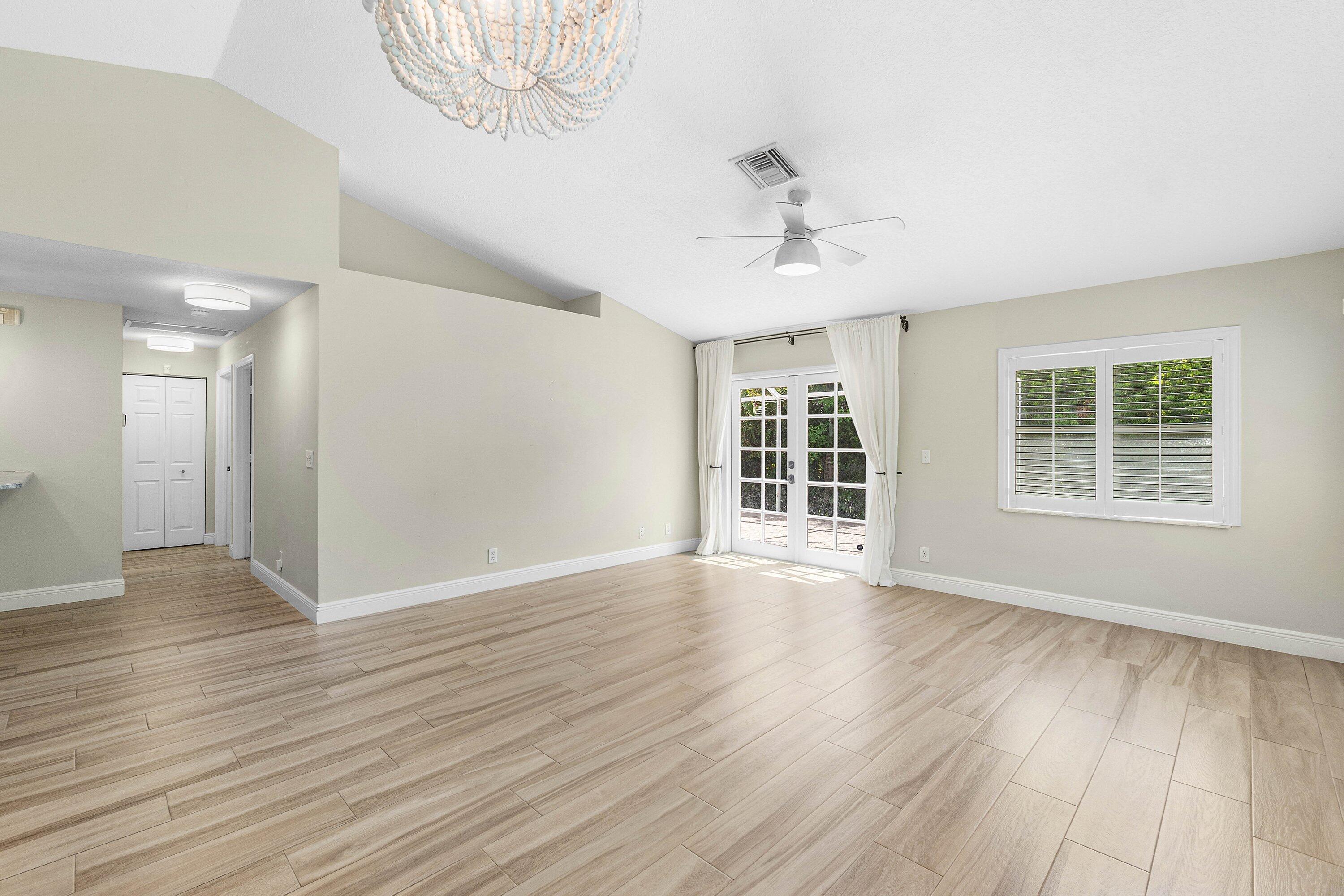 1215 E Lancewood Place Property Photo 11