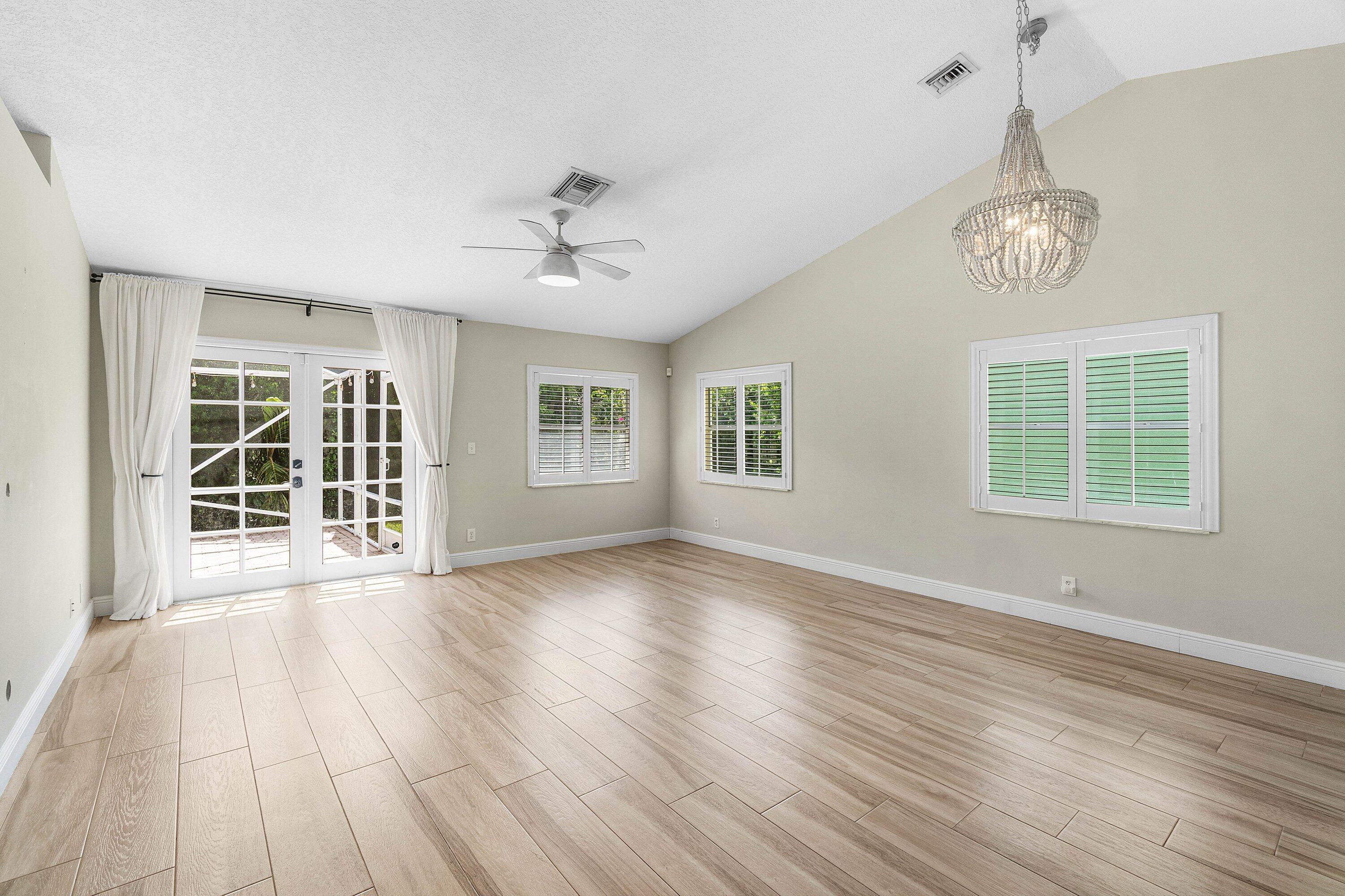 1215 E Lancewood Place Property Photo 12
