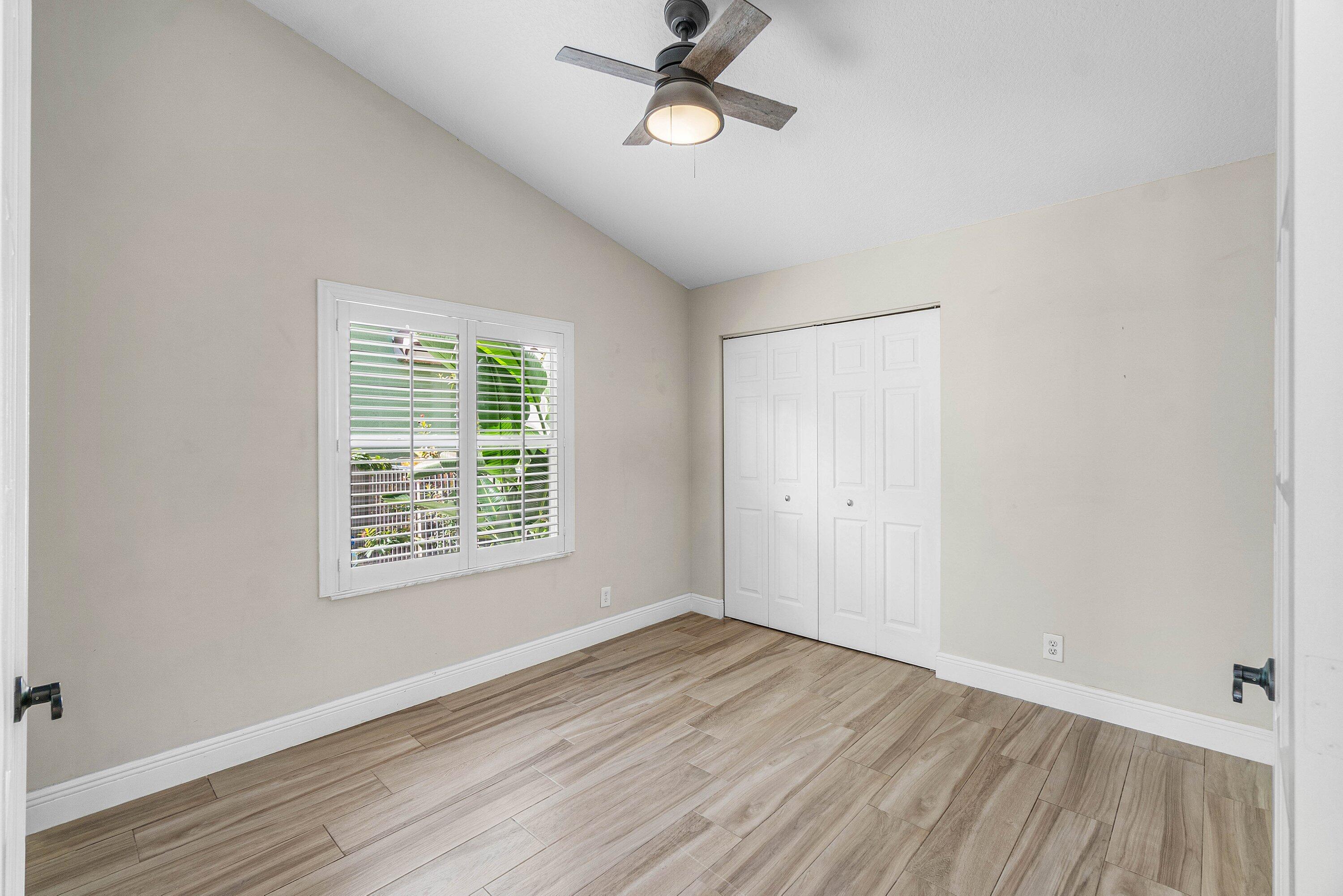 1215 E Lancewood Place Property Photo 14
