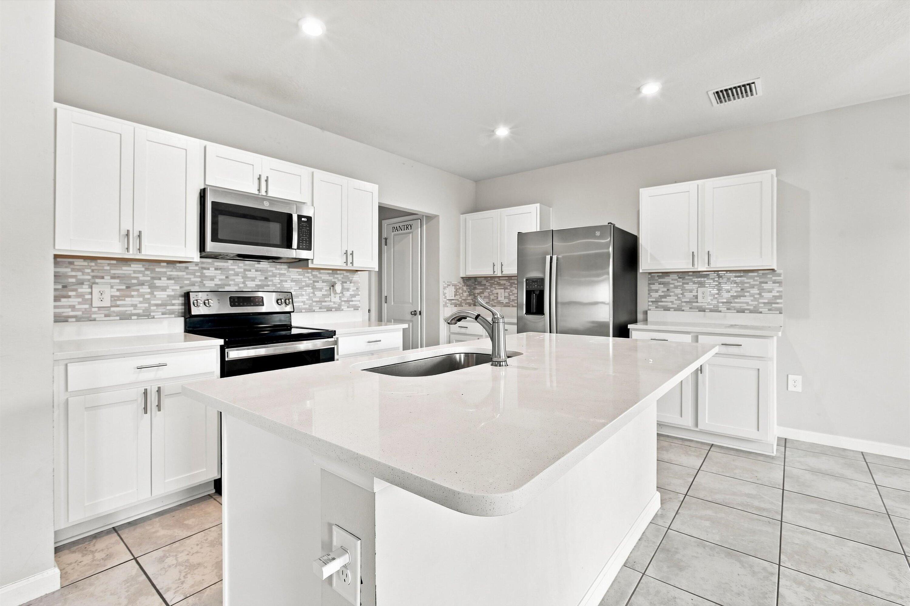 484 Cherimoya Street Property Photo 7