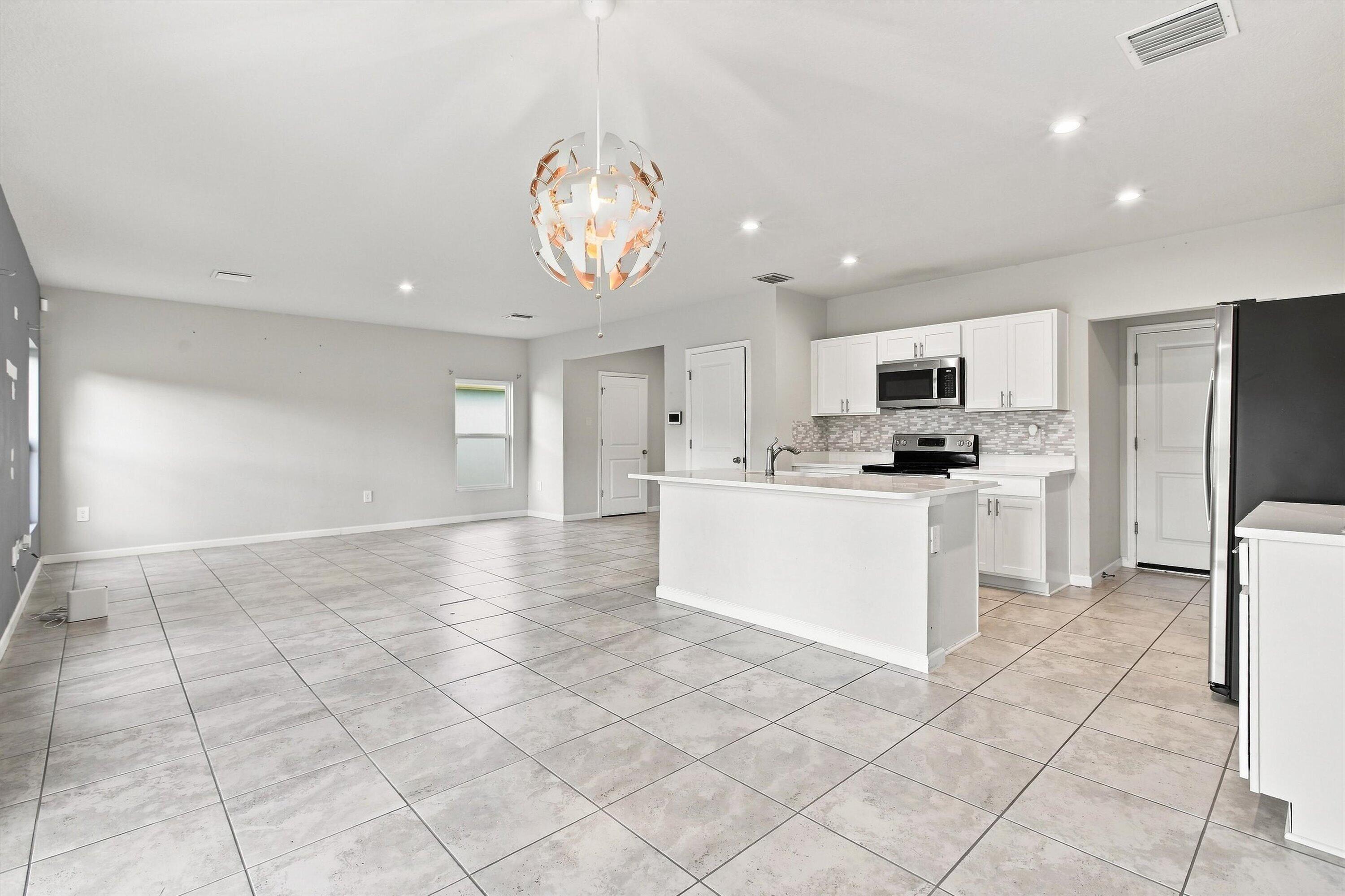 484 Cherimoya Street Property Photo 8